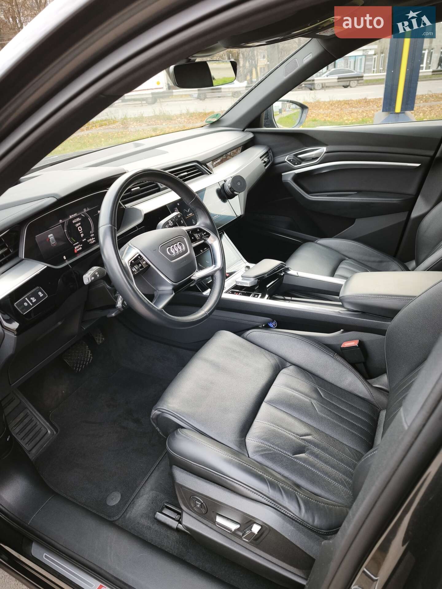 Audi e-tron 2022 VIN WAUZZZGE5NB031224 фото оголошення 16 з 22