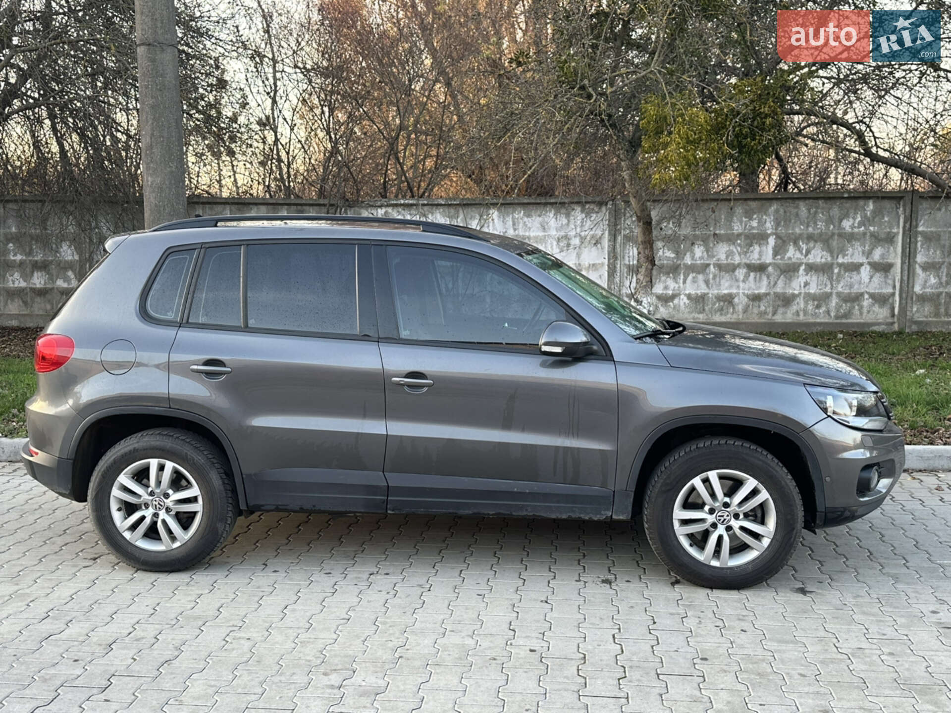 Volkswagen Tiguan 2016 VIN WVGAV7AX8HK017859 фото оголошення 2 з 23