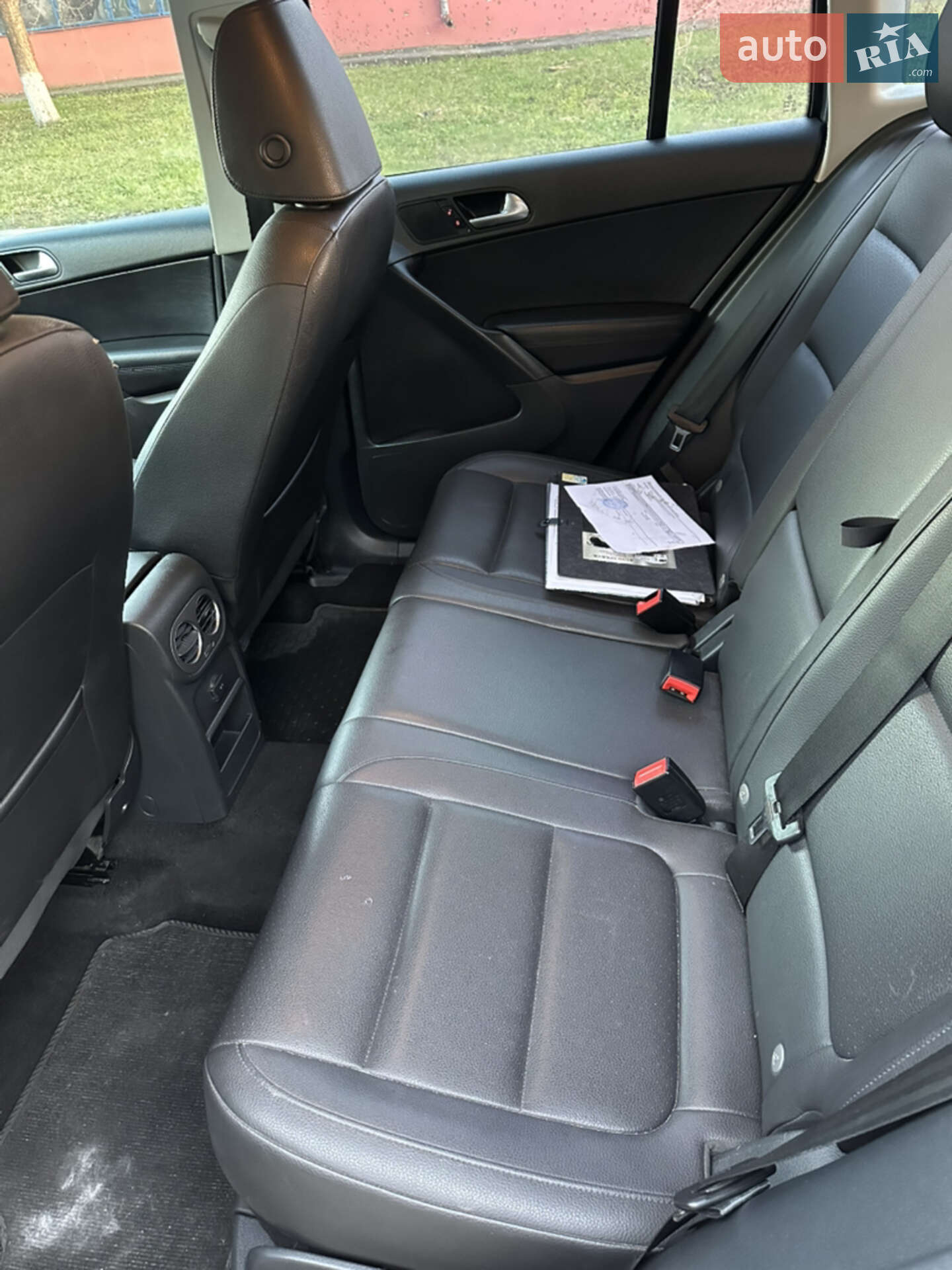 Volkswagen Tiguan 2016 VIN WVGAV7AX8HK017859 фото оголошення 18 з 23