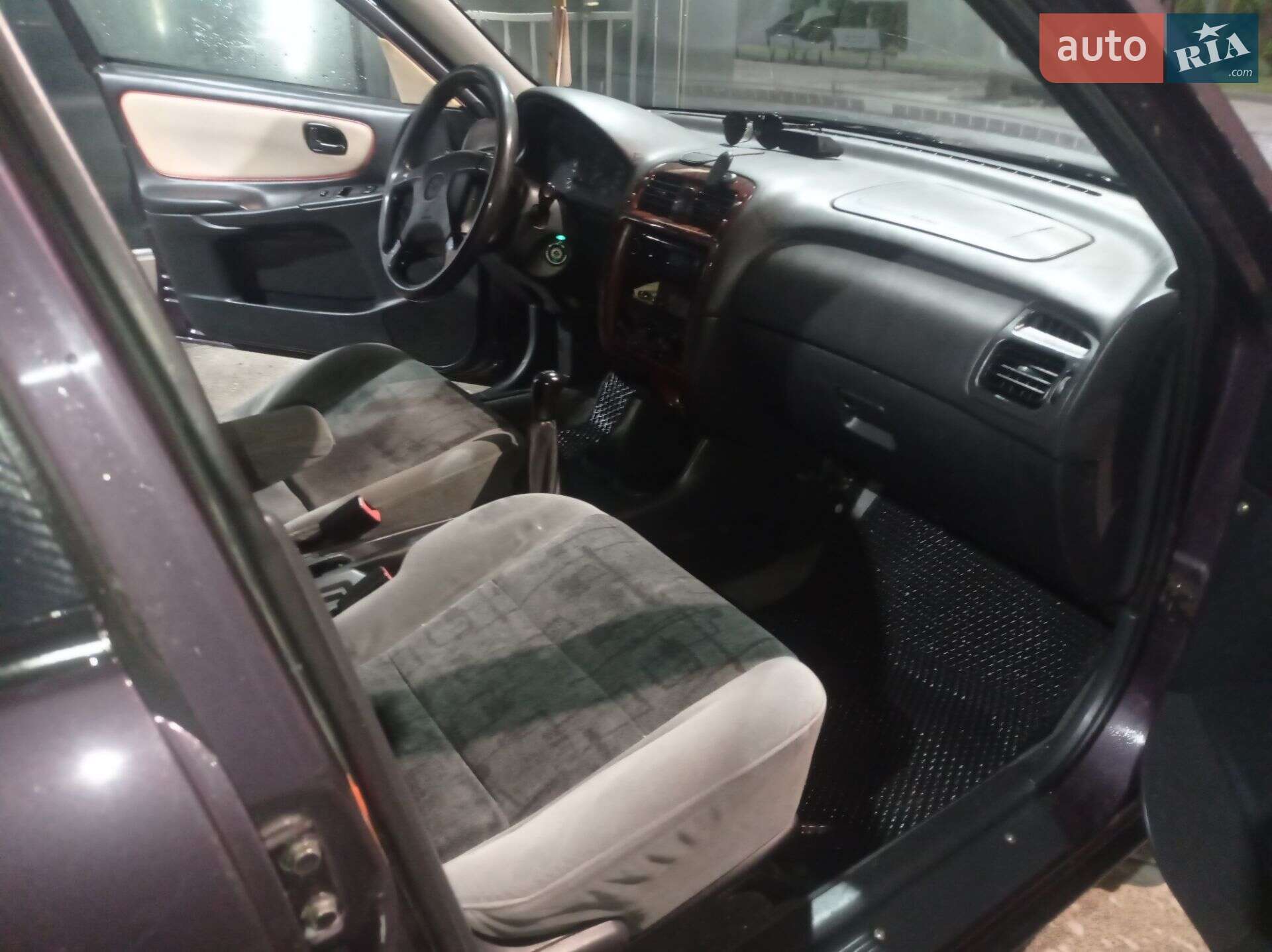 Mazda 626 1998 VIN JMZGW19P201129731 фото оголошення 17 з 36