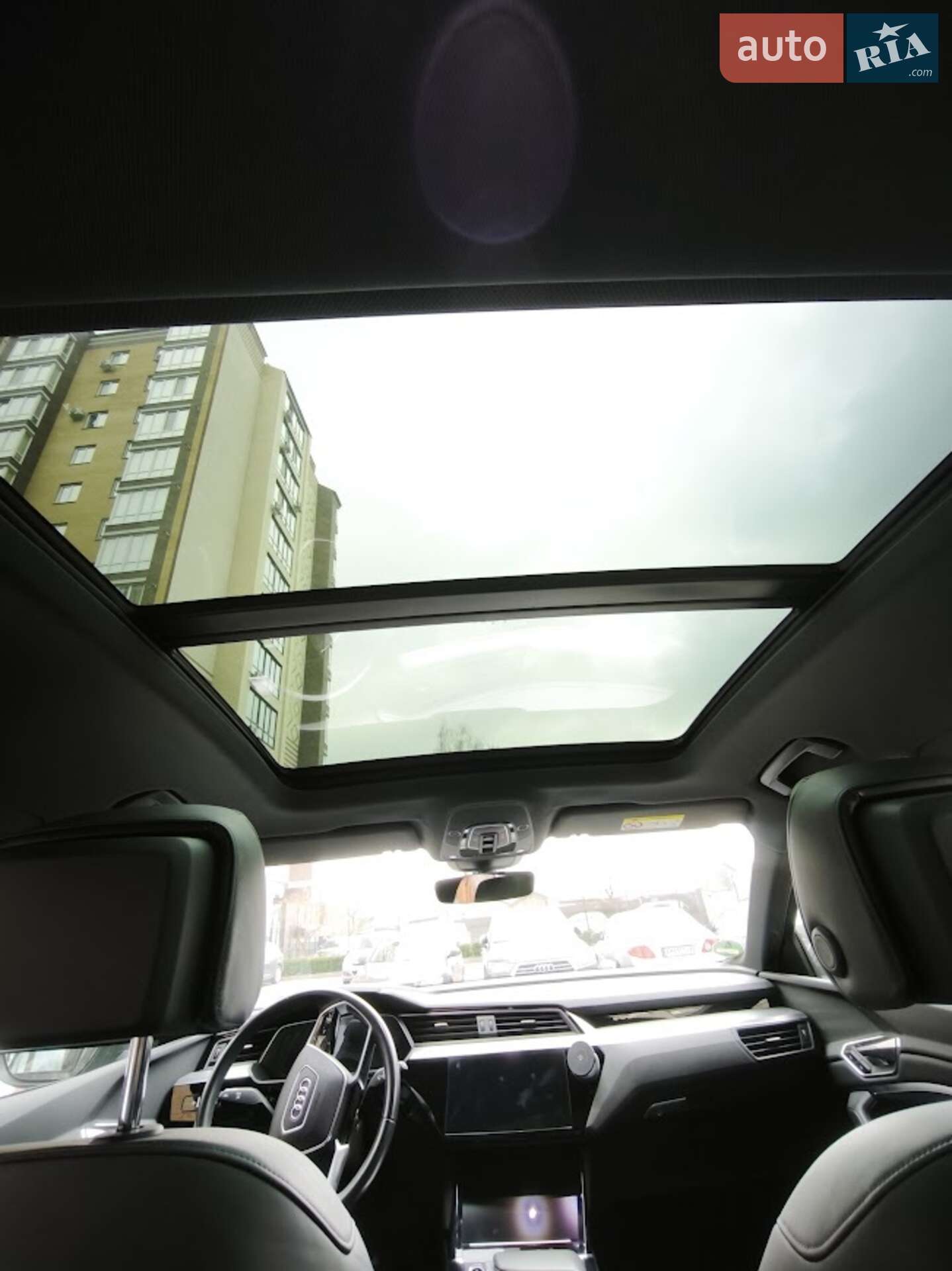 Audi e-tron 2022 VIN WAUZZZGE5NB031224 фото оголошення 18 з 22