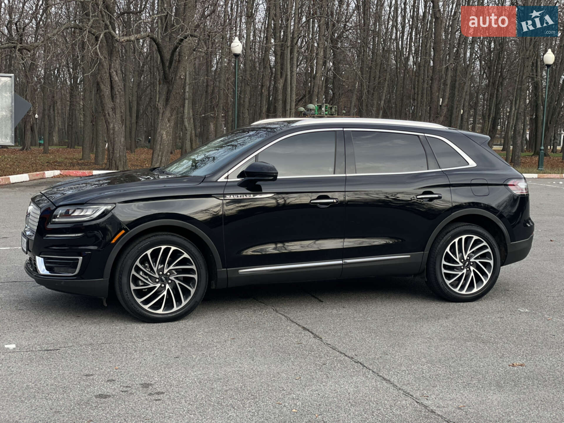 Lincoln Nautilus 2019 VIN 2LMPJ8LPXKBL61711 фото оголошення 10 з 32