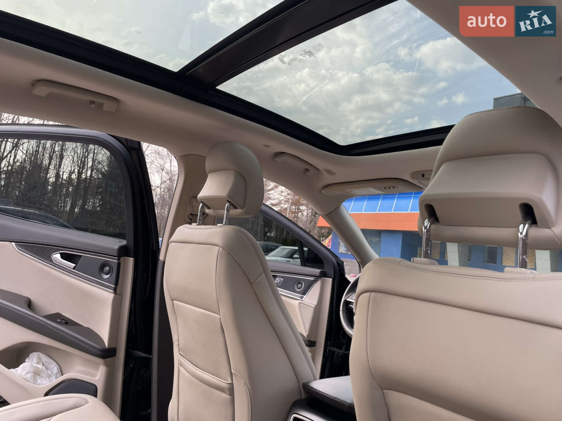 Lincoln Nautilus 2019 VIN 2LMPJ8LPXKBL61711 фото оголошення 16 з 32