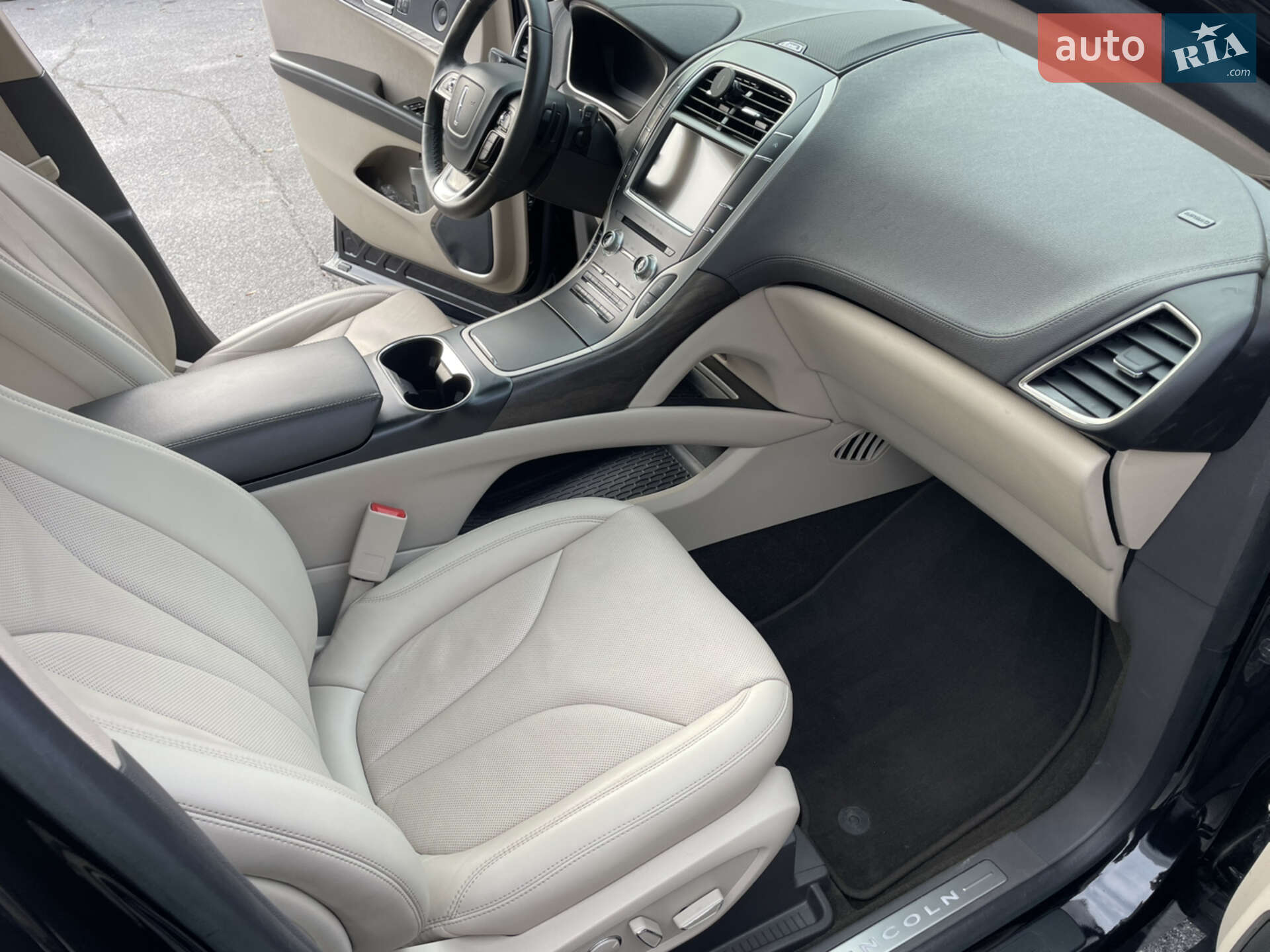 Lincoln Nautilus 2019 VIN 2LMPJ8LPXKBL61711 фото оголошення 17 з 32