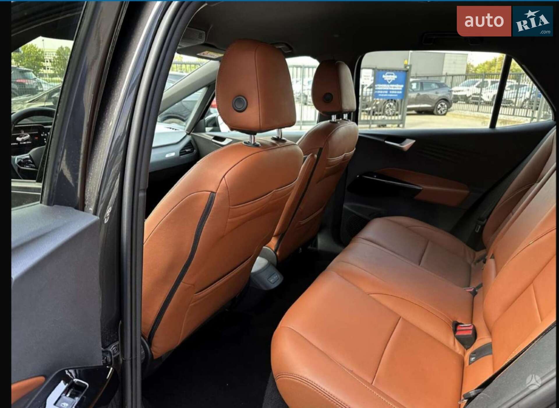 Volkswagen ID.3 2020 VIN WVWZZZE1ZMP011915 фото оголошення 4 з 12