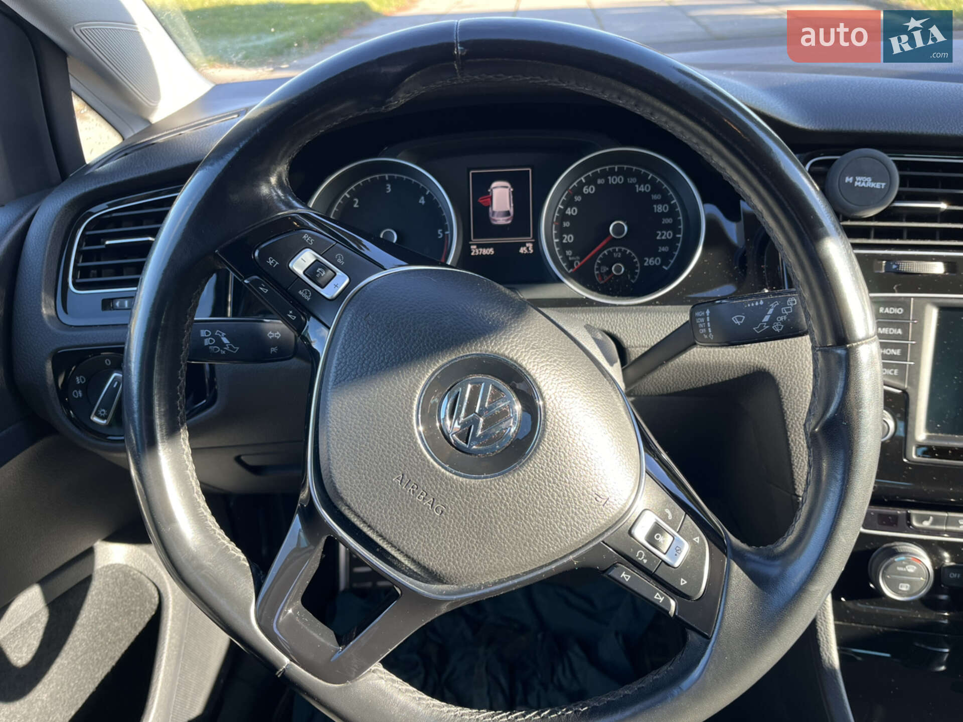 Volkswagen Golf 2016 VIN WVWZZZAUZGP625797 фото оголошення 16 з 73