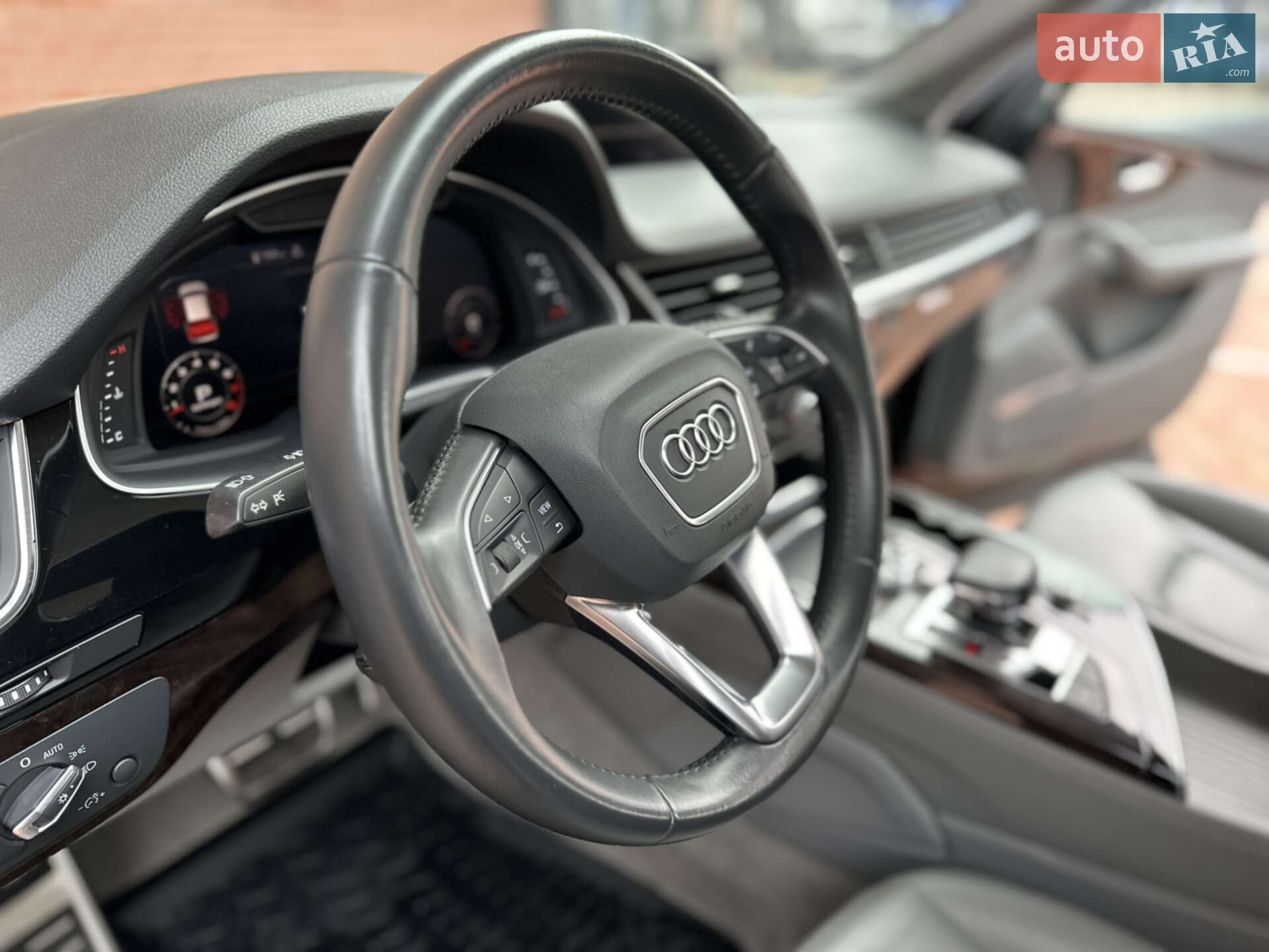 Audi Q7 2018 VIN WA1LAAF74JD051753 фото оголошення 43 з 76