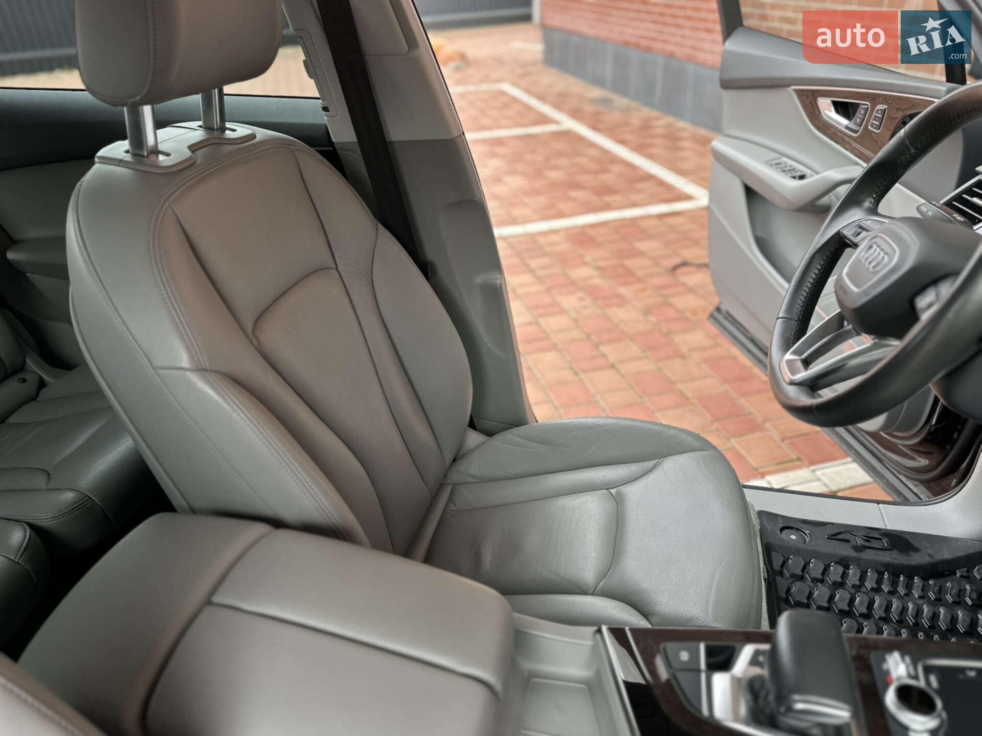 Audi Q7 2018 VIN WA1LAAF74JD051753 фото оголошення 31 з 76