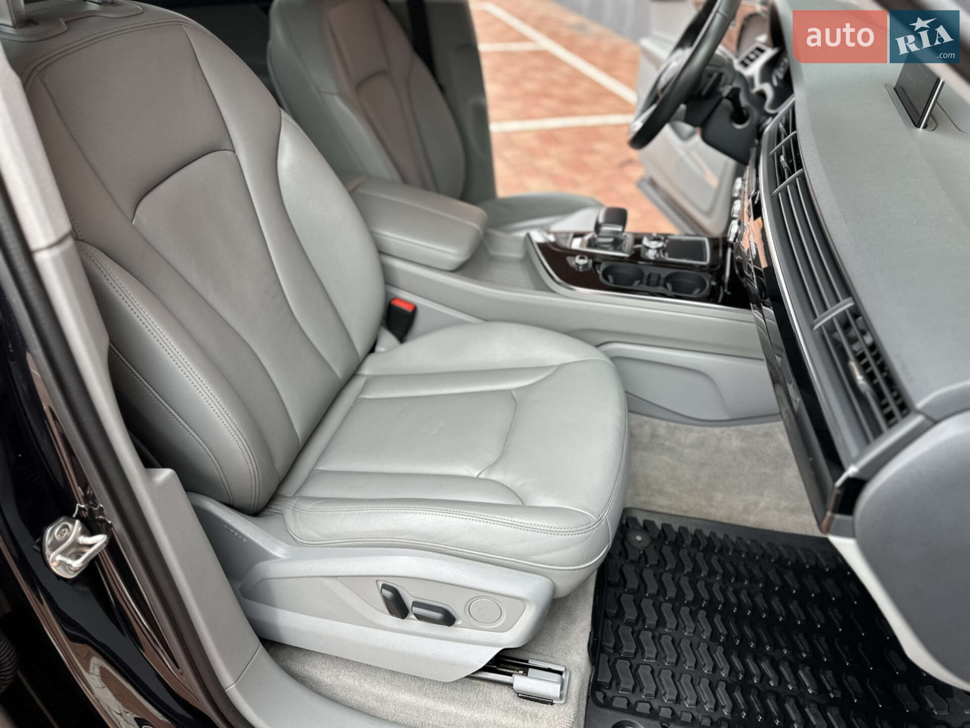 Audi Q7 2018 VIN WA1LAAF74JD051753 фото оголошення 30 з 76