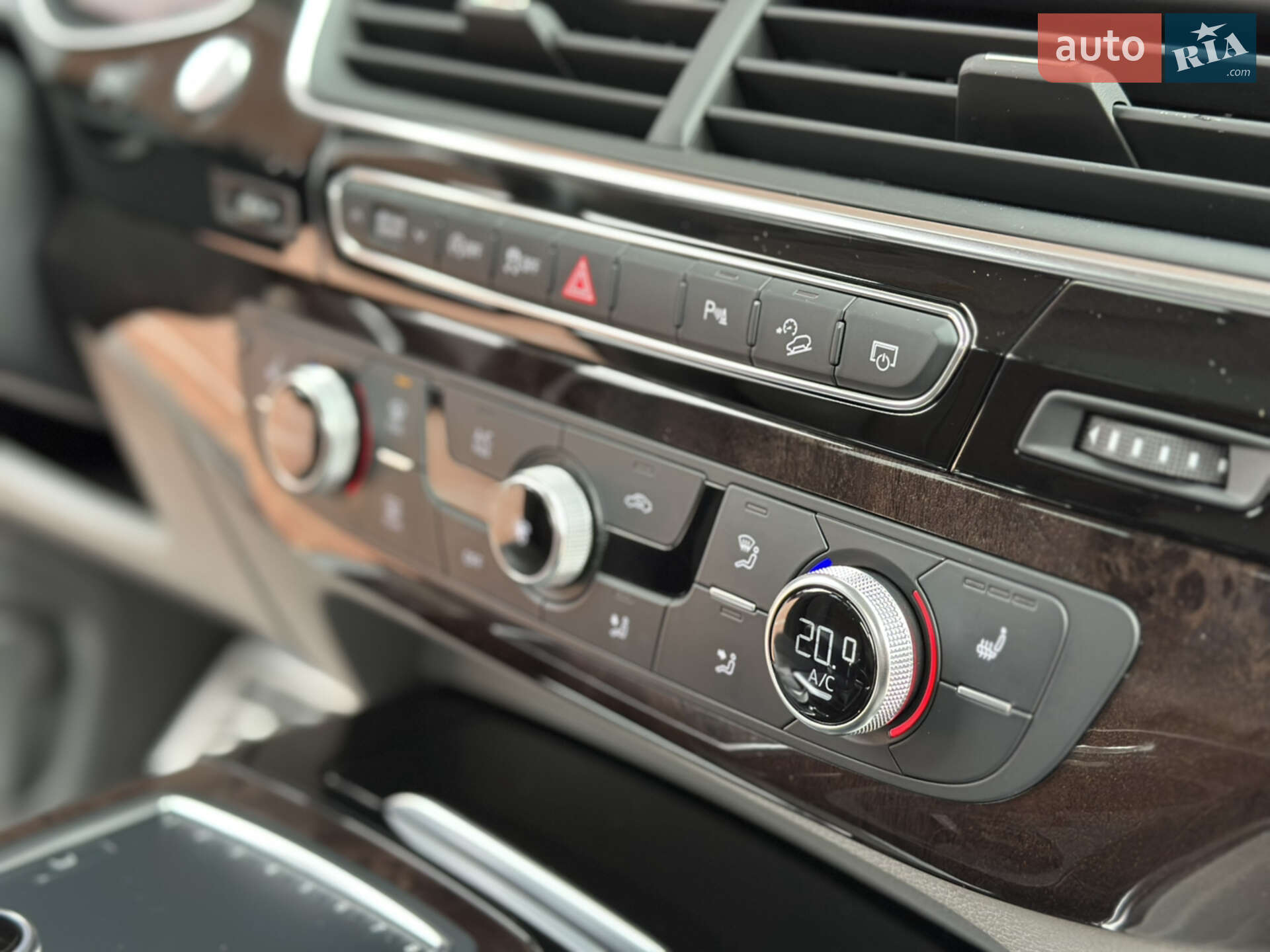Audi Q7 2018 VIN WA1LAAF74JD051753 фото оголошення 36 з 76