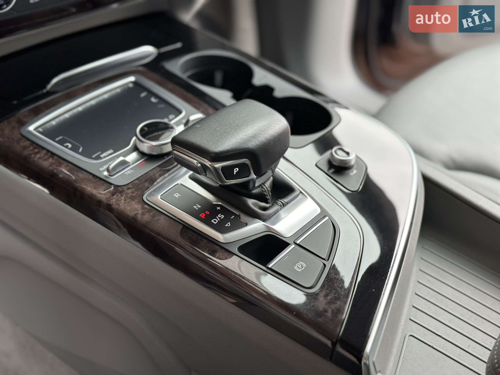 Audi Q7 2018 VIN WA1LAAF74JD051753 фото оголошення 47 з 76