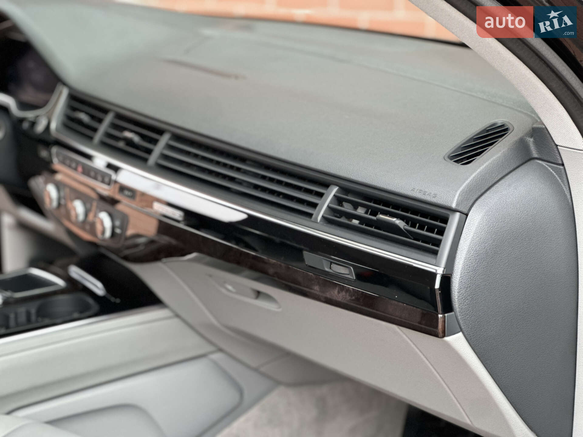 Audi Q7 2018 VIN WA1LAAF74JD051753 фото оголошення 29 з 76