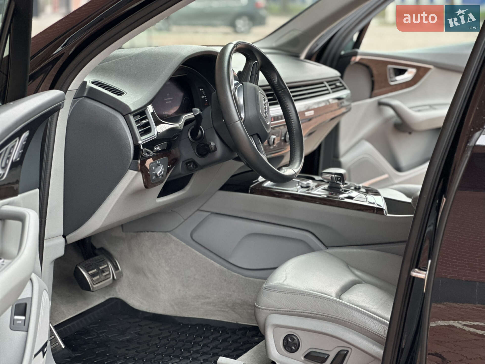 Audi Q7 2018 VIN WA1LAAF74JD051753 фото оголошення 27 з 76