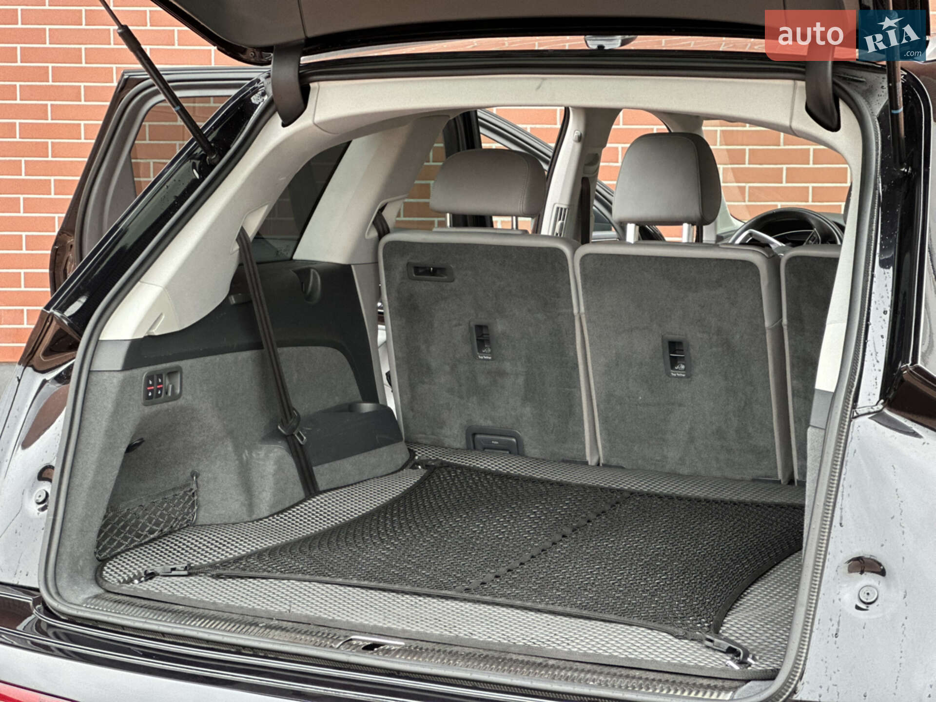 Audi Q7 2018 VIN WA1LAAF74JD051753 фото оголошення 57 з 76