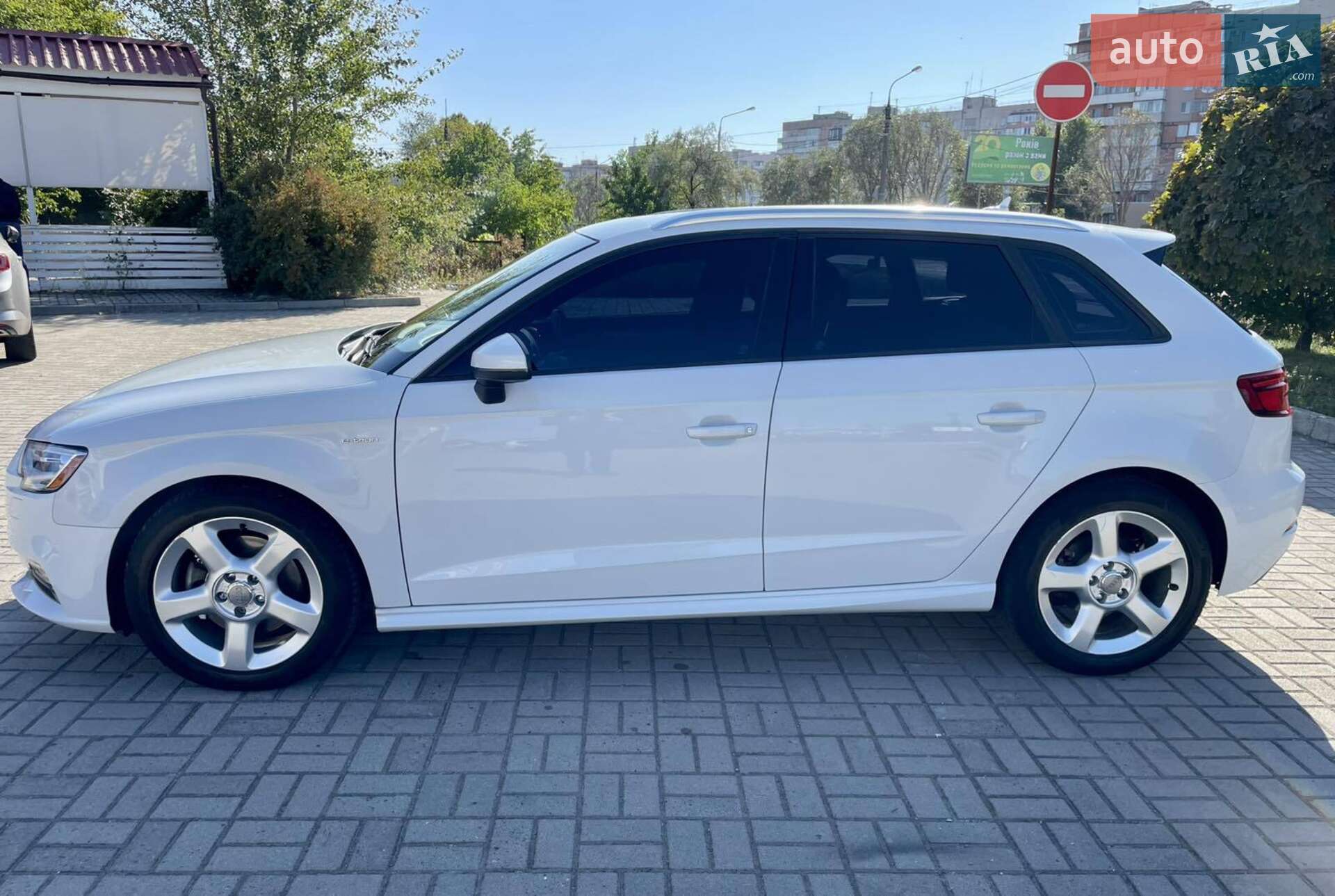 Audi A3 2017 VIN WAUUPBFFXHA136675 фото оголошення 6 з 21