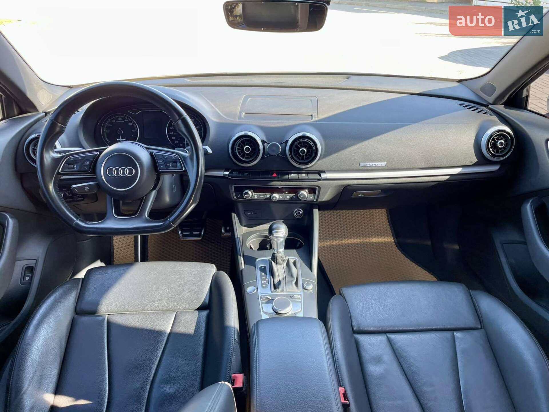 Audi A3 2017 VIN WAUUPBFFXHA136675 фото оголошення 12 з 21