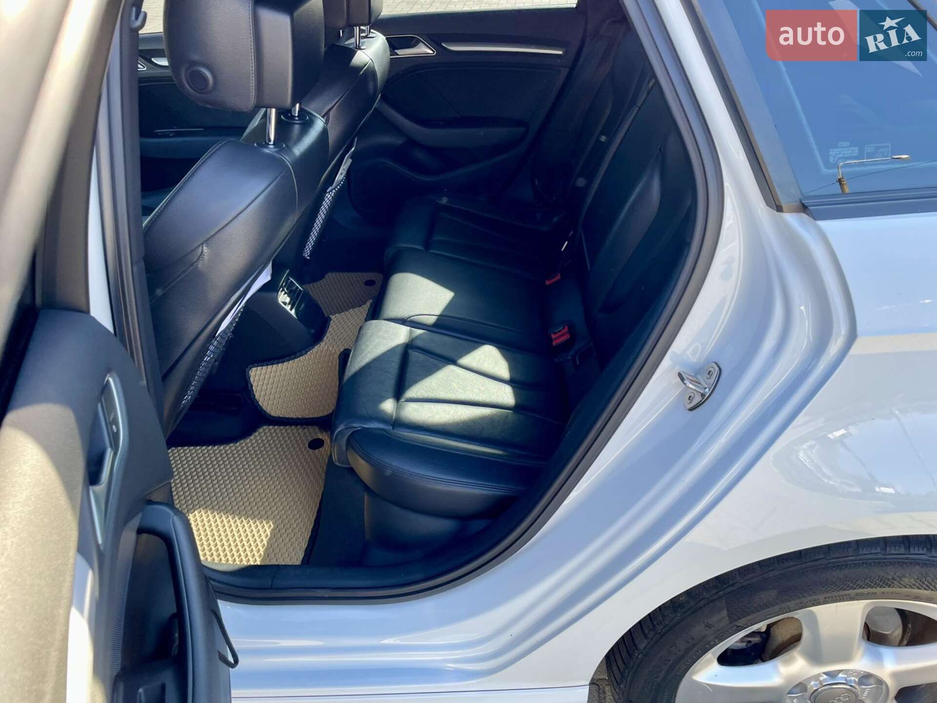 Audi A3 2017 VIN WAUUPBFFXHA136675 фото оголошення 18 з 21