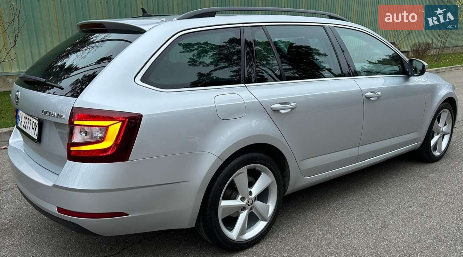 Skoda Octavia 2017 VIN TMBJJ7NE7J0032556 фото оголошення 3 з 12