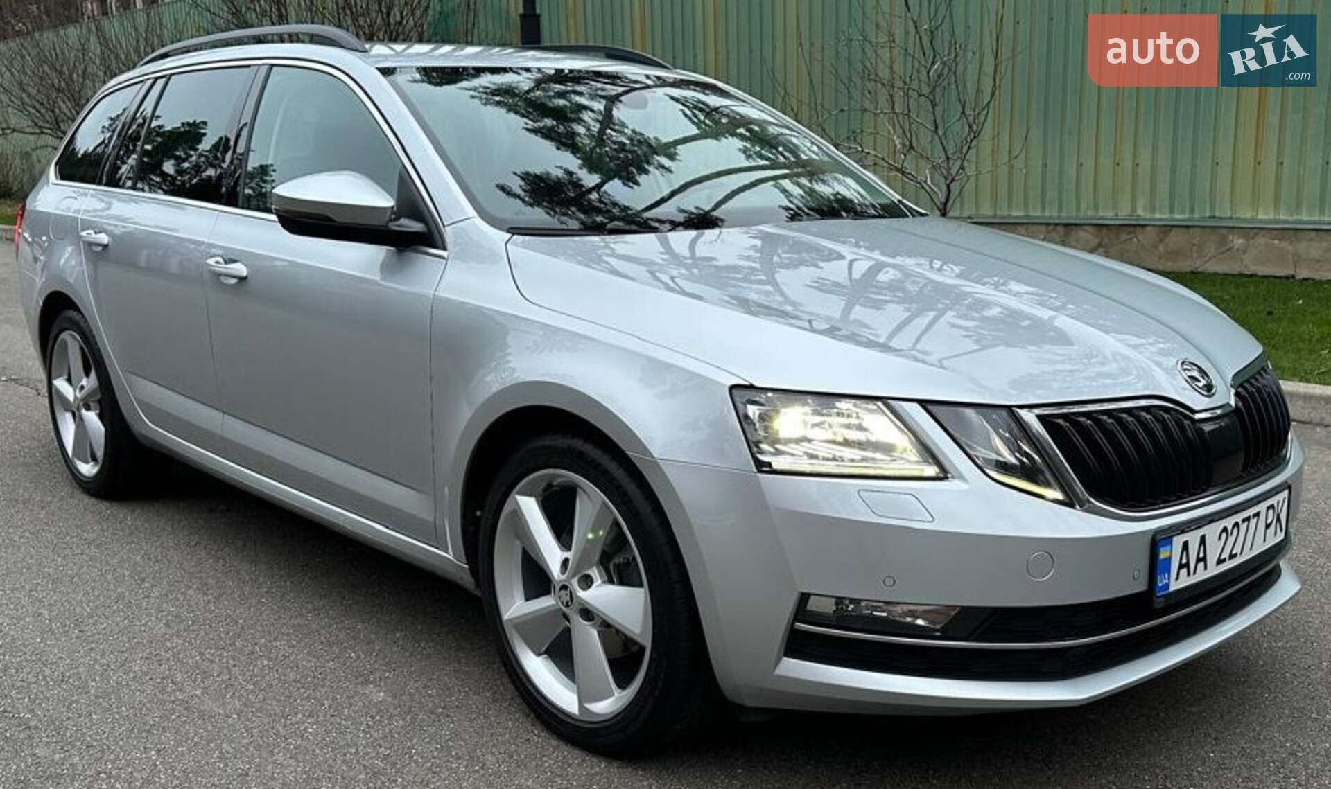 Skoda Octavia 2017 VIN TMBJJ7NE7J0032556 фото оголошення 4 з 12