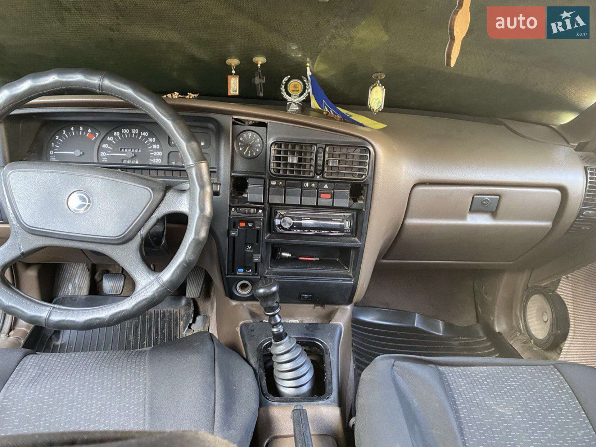 Opel Omega 1987 VIN W0L000017H1164011 фото оголошення 7 з 11
