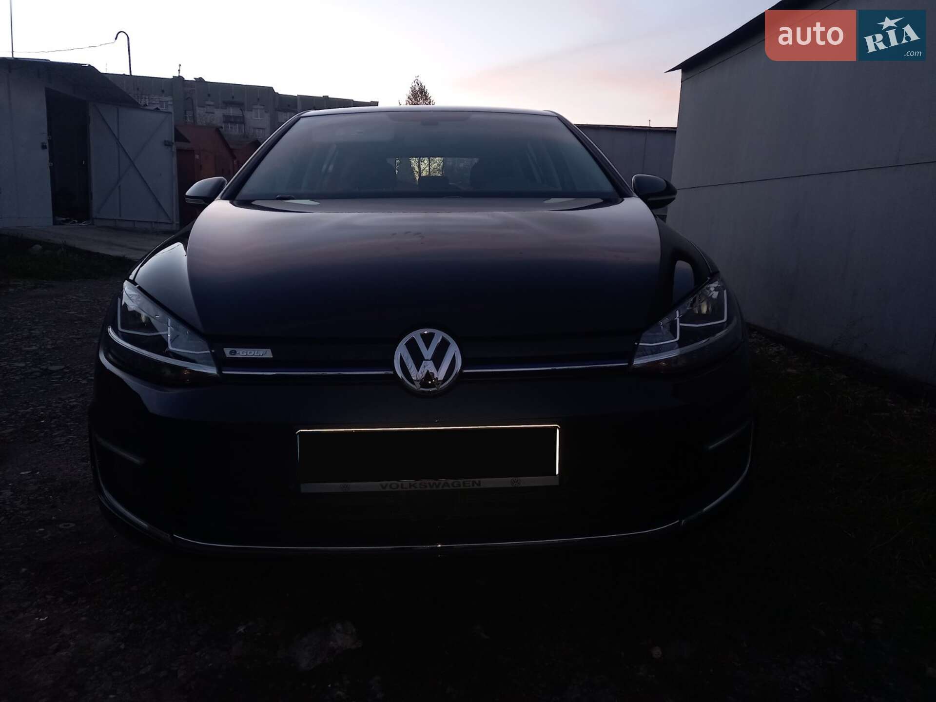 Volkswagen e-Golf 2018 VIN WVWKR7AU0KW903287 фото оголошення 2 з 31