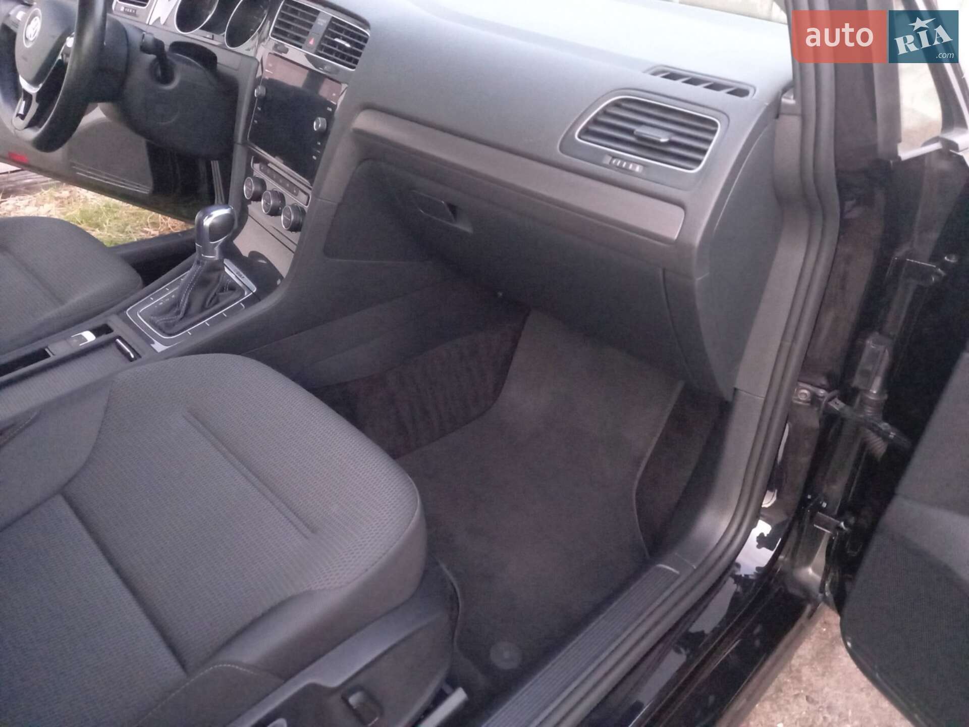 Volkswagen e-Golf 2018 VIN WVWKR7AU0KW903287 фото оголошення 26 з 31