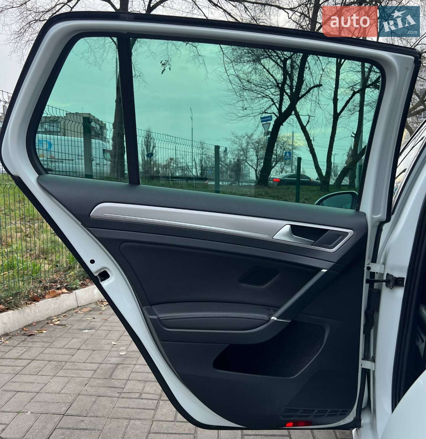 Volkswagen Golf 2015 VIN WVWZZZAUZFW907043 фото оголошення 2 з 11