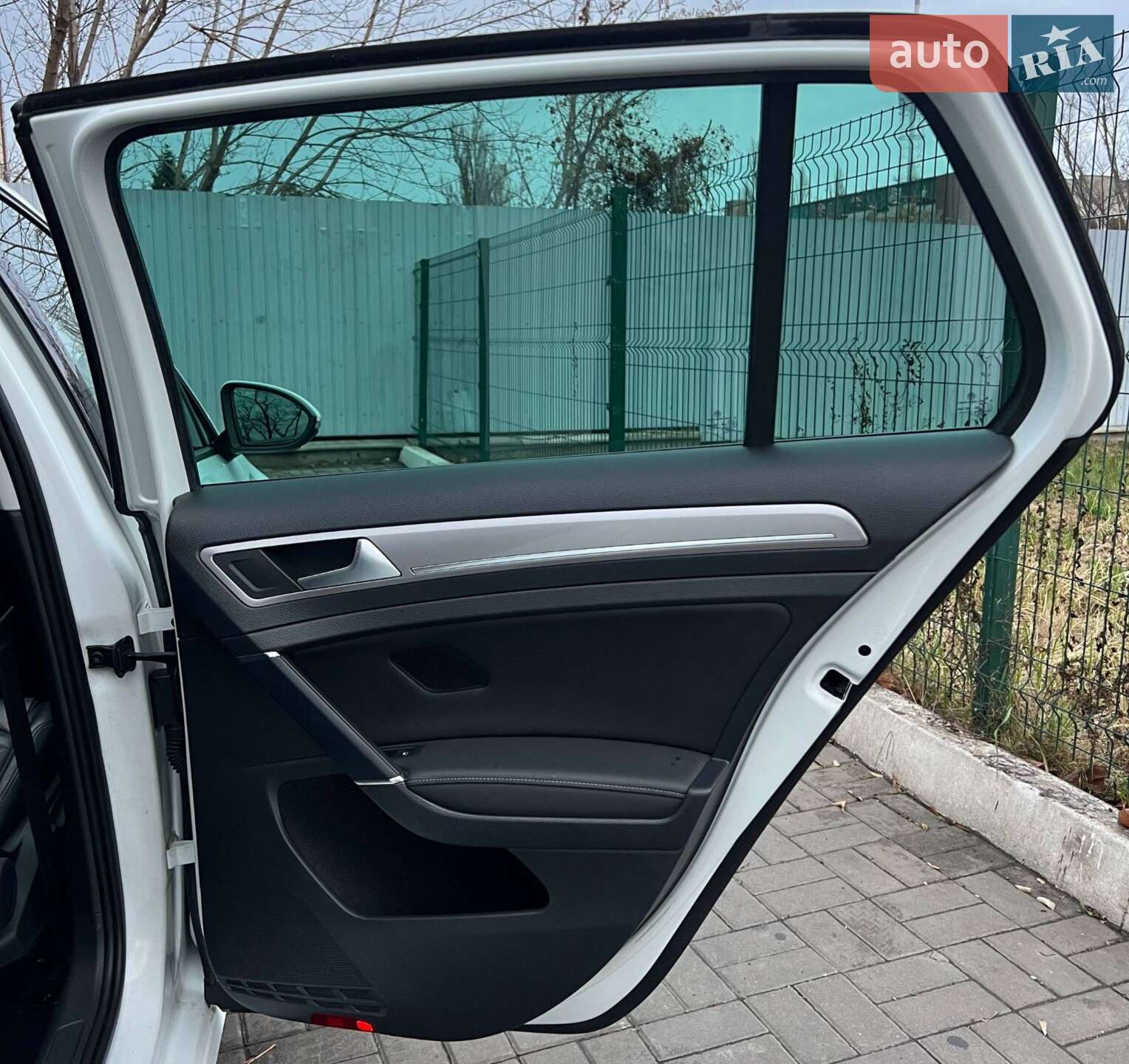 Volkswagen Golf 2015 VIN WVWZZZAUZFW907043 фото оголошення 3 з 11