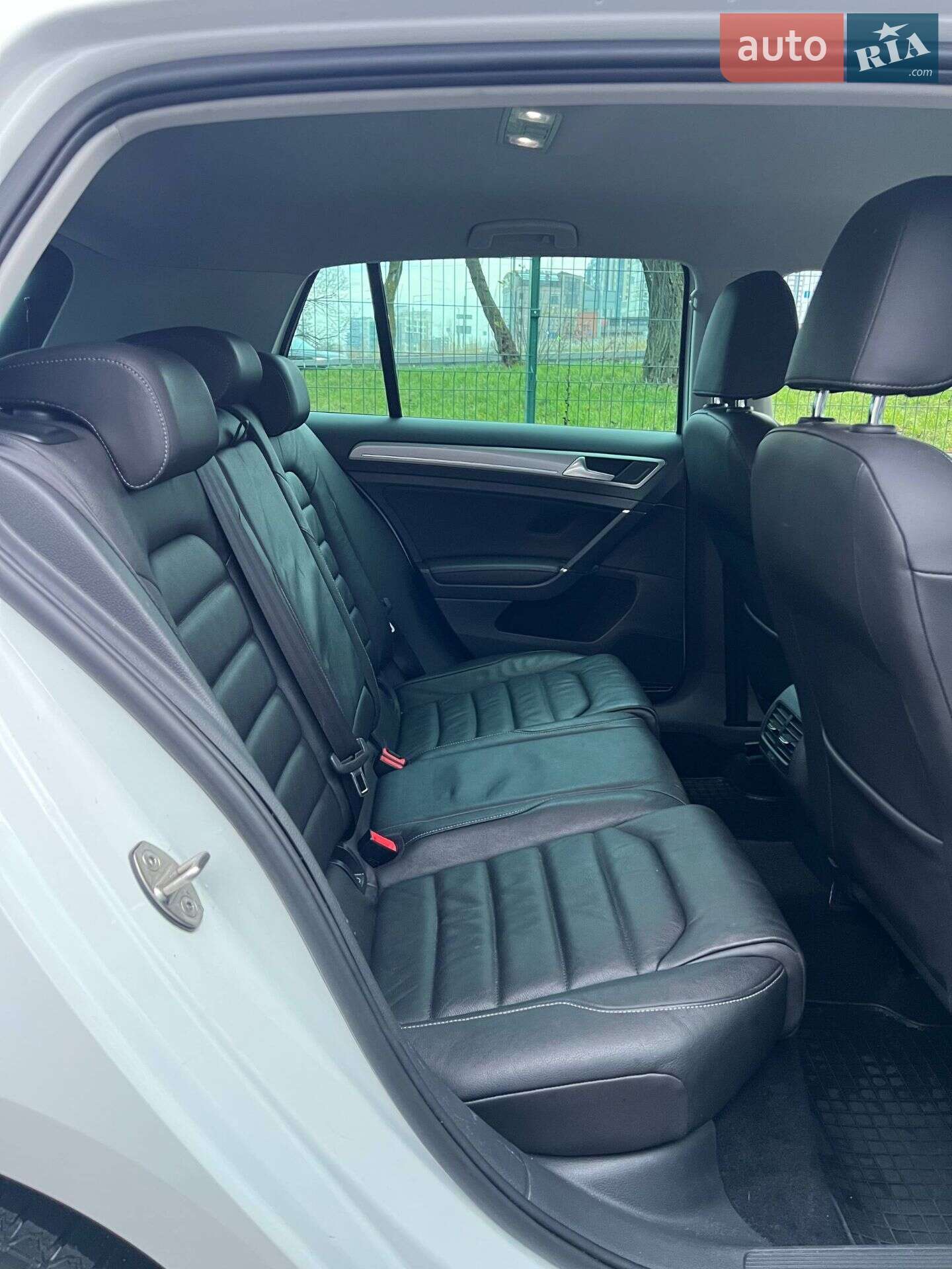 Volkswagen Golf 2015 VIN WVWZZZAUZFW907043 фото оголошення 4 з 11
