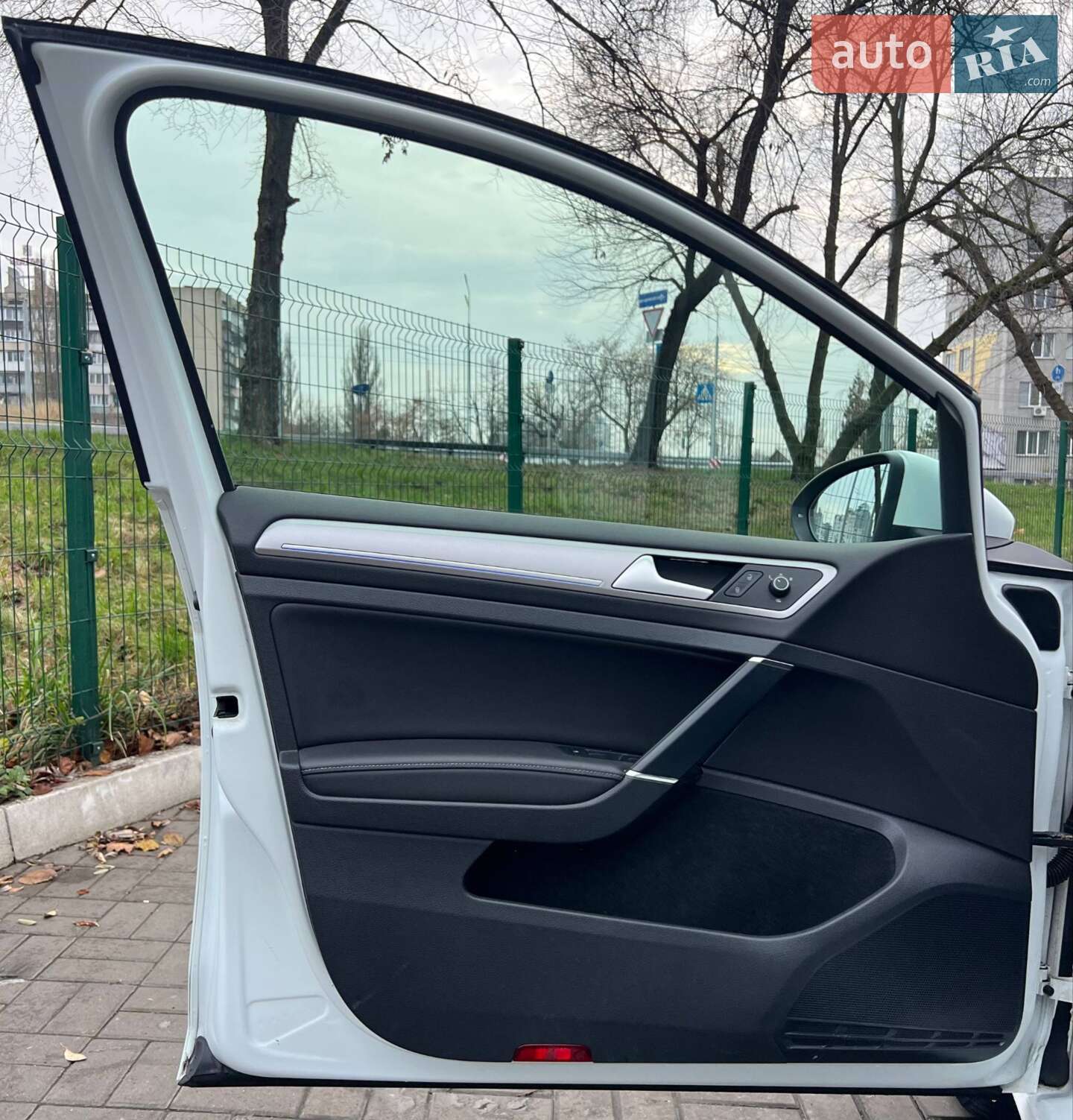 Volkswagen Golf 2015 VIN WVWZZZAUZFW907043 фото оголошення 5 з 11