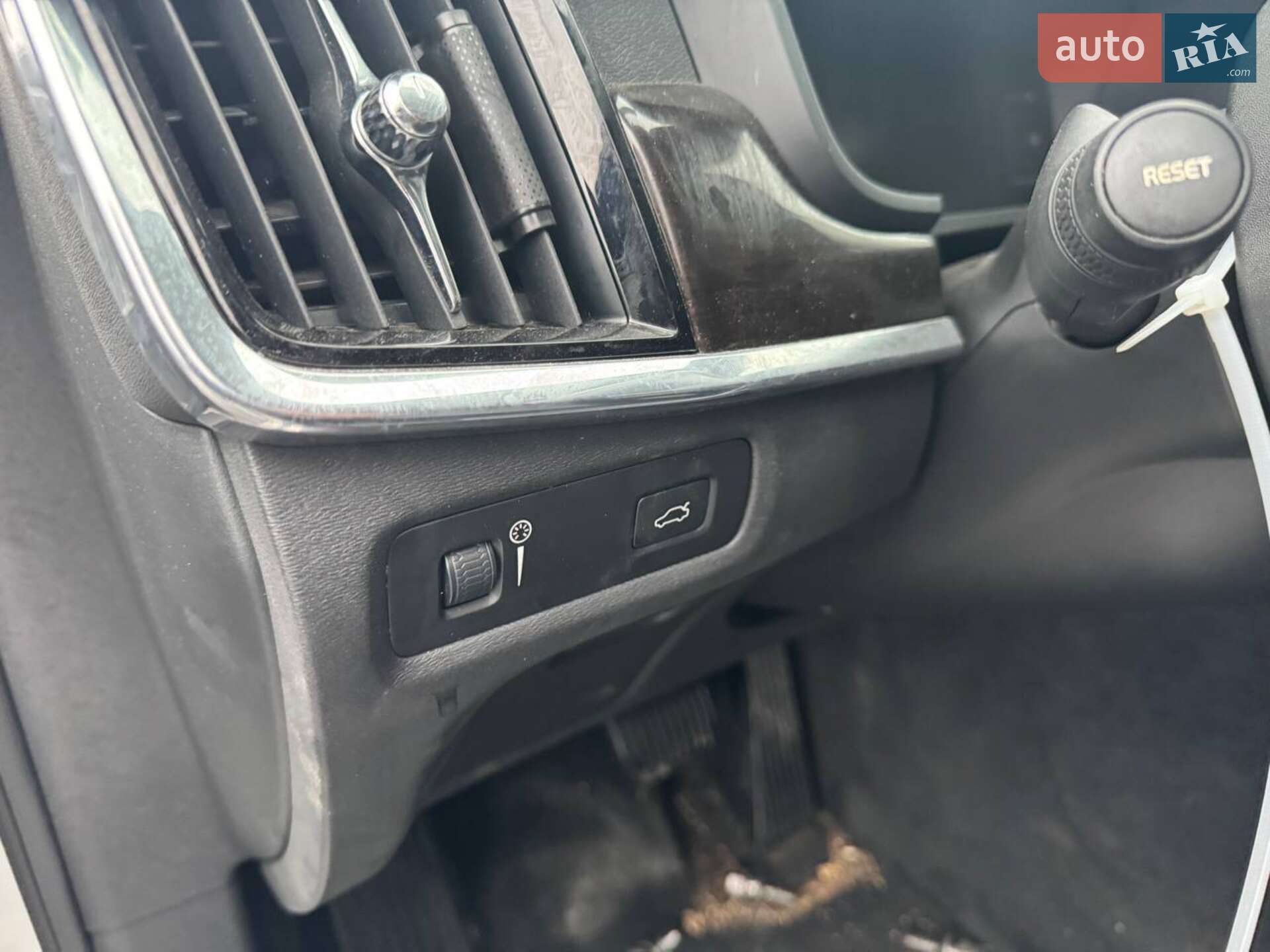 Volvo S90 2017 VIN LVY982MK9JP006386 фото оголошення 14 з 18