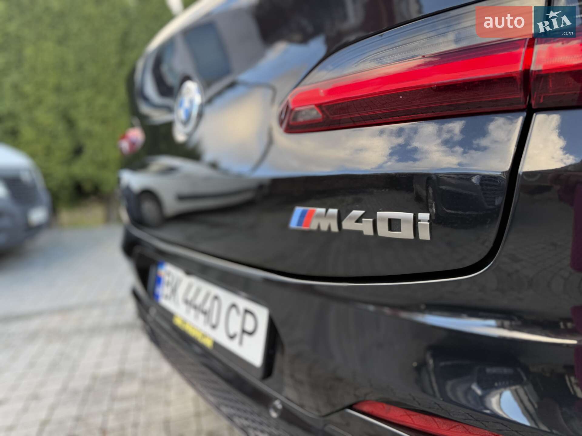 BMW X4 2019 VIN 5UXUJ5C59KLJ64026 фото оголошення 2 з 44