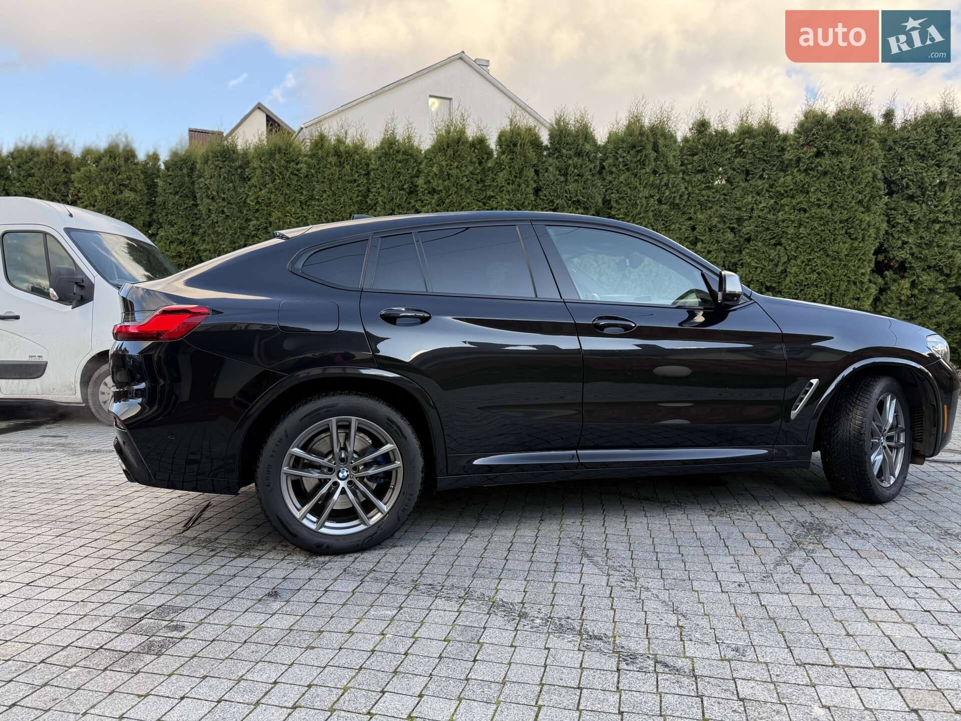BMW X4 2019 VIN 5UXUJ5C59KLJ64026 фото оголошення 5 з 44
