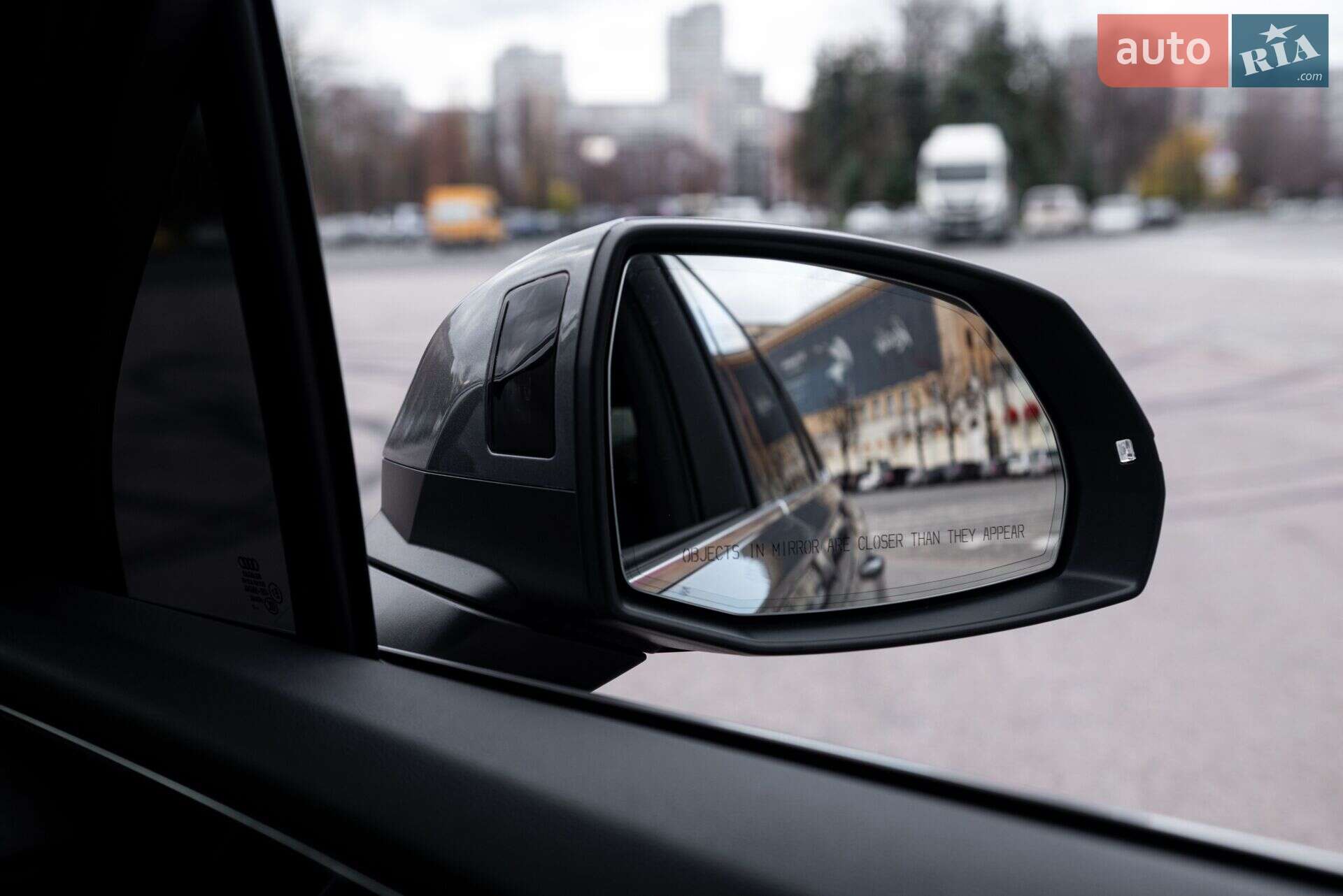 Audi Q7 2017 VIN WA1VAAF76HD057525 фото оголошення 16 з 49