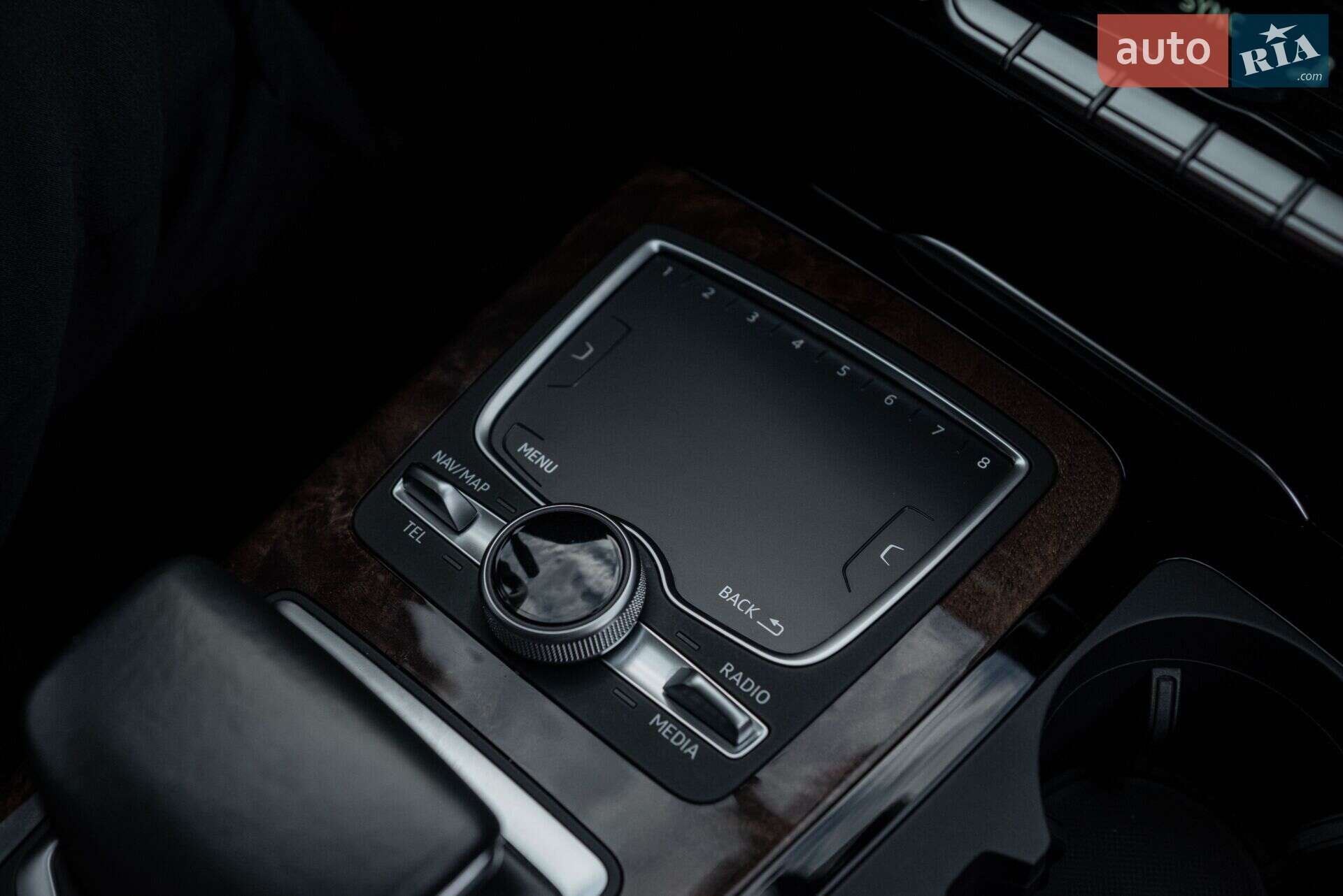 Audi Q7 2017 VIN WA1VAAF76HD057525 фото оголошення 27 з 49