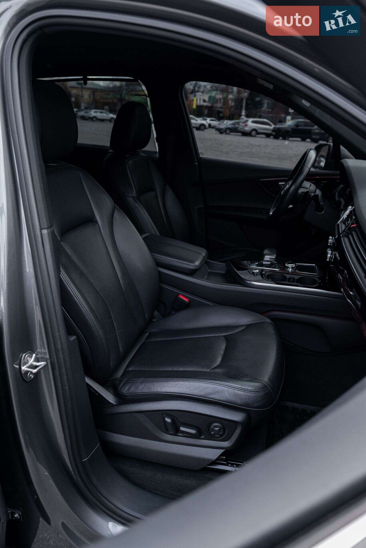 Audi Q7 2017 VIN WA1VAAF76HD057525 фото оголошення 29 з 49