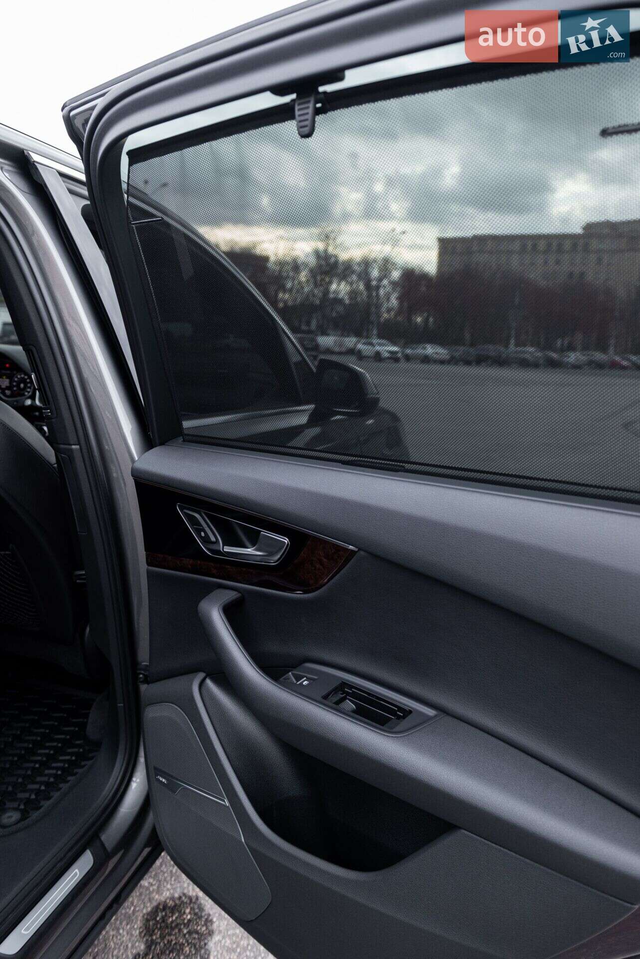 Audi Q7 2017 VIN WA1VAAF76HD057525 фото оголошення 44 з 49