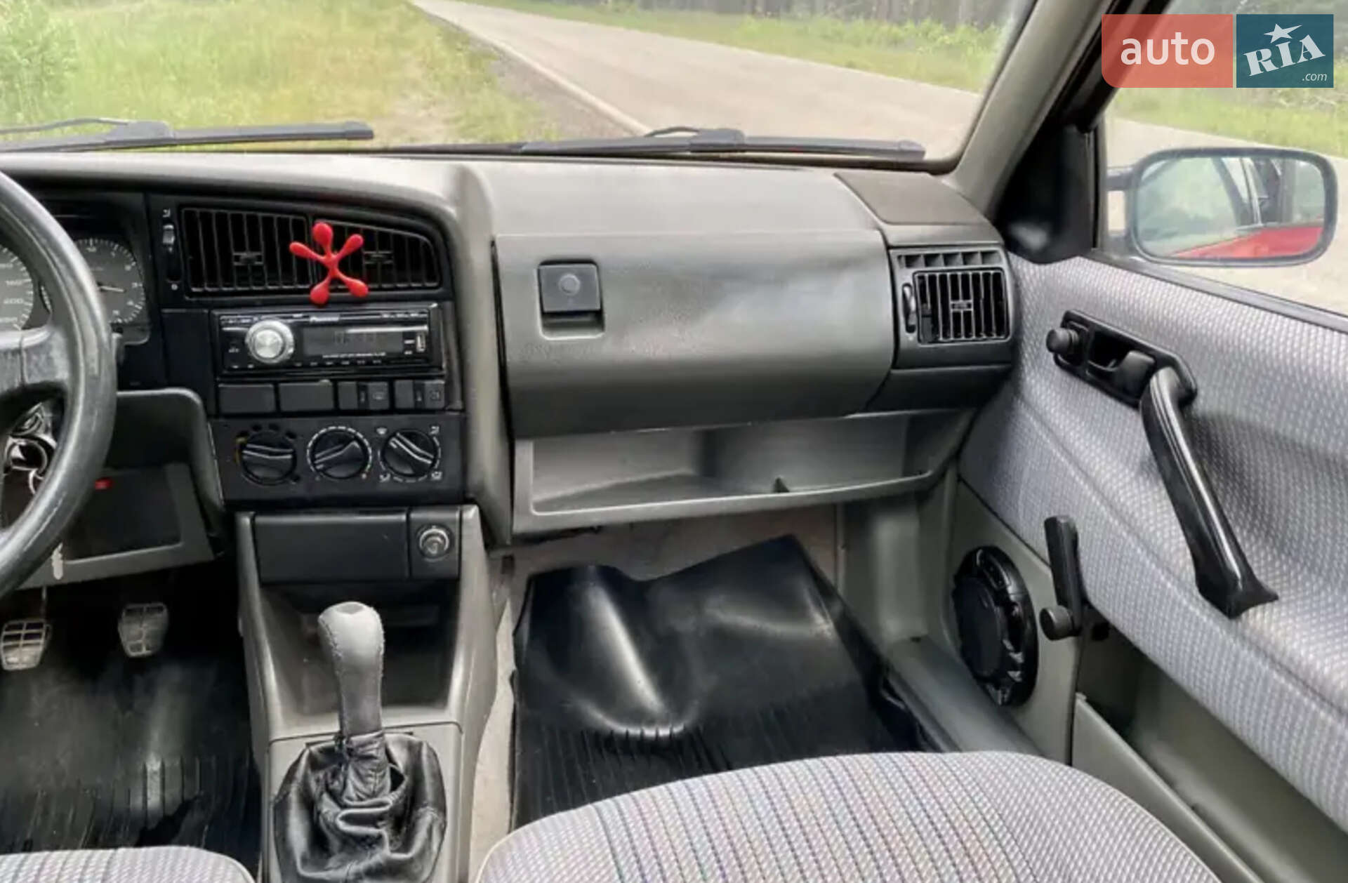 Volkswagen Passat 1992 VIN WVWZZZ31ZNE016696 фото оголошення 10 з 14