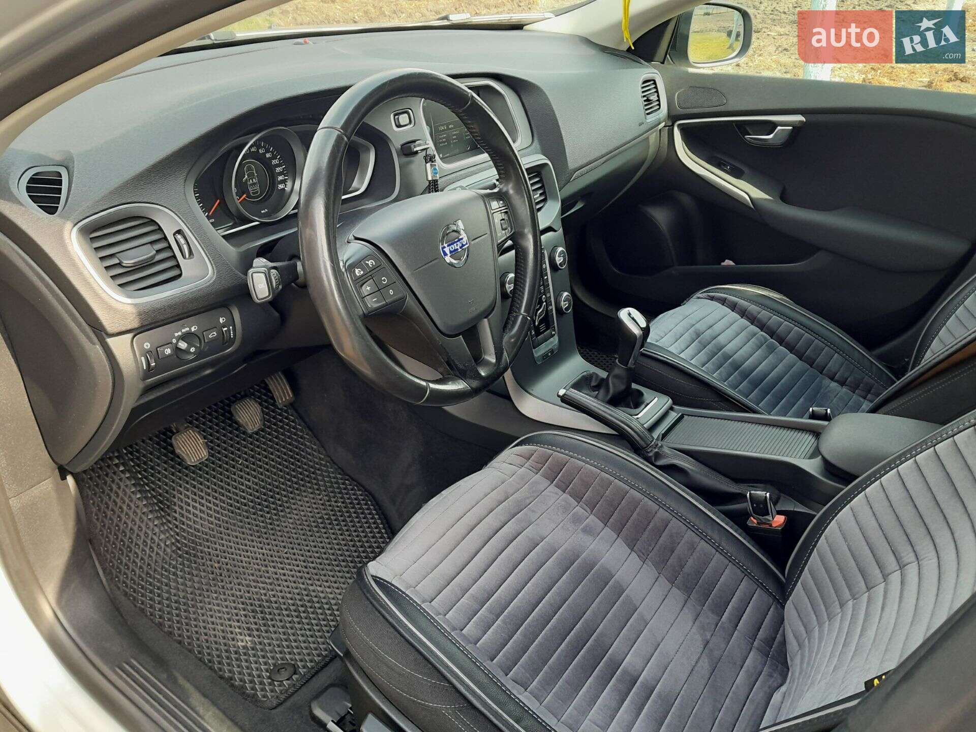 Volvo V40 Cross Country 2015 VIN YV1MZ8451F2078836 фото оголошення 33 з 39