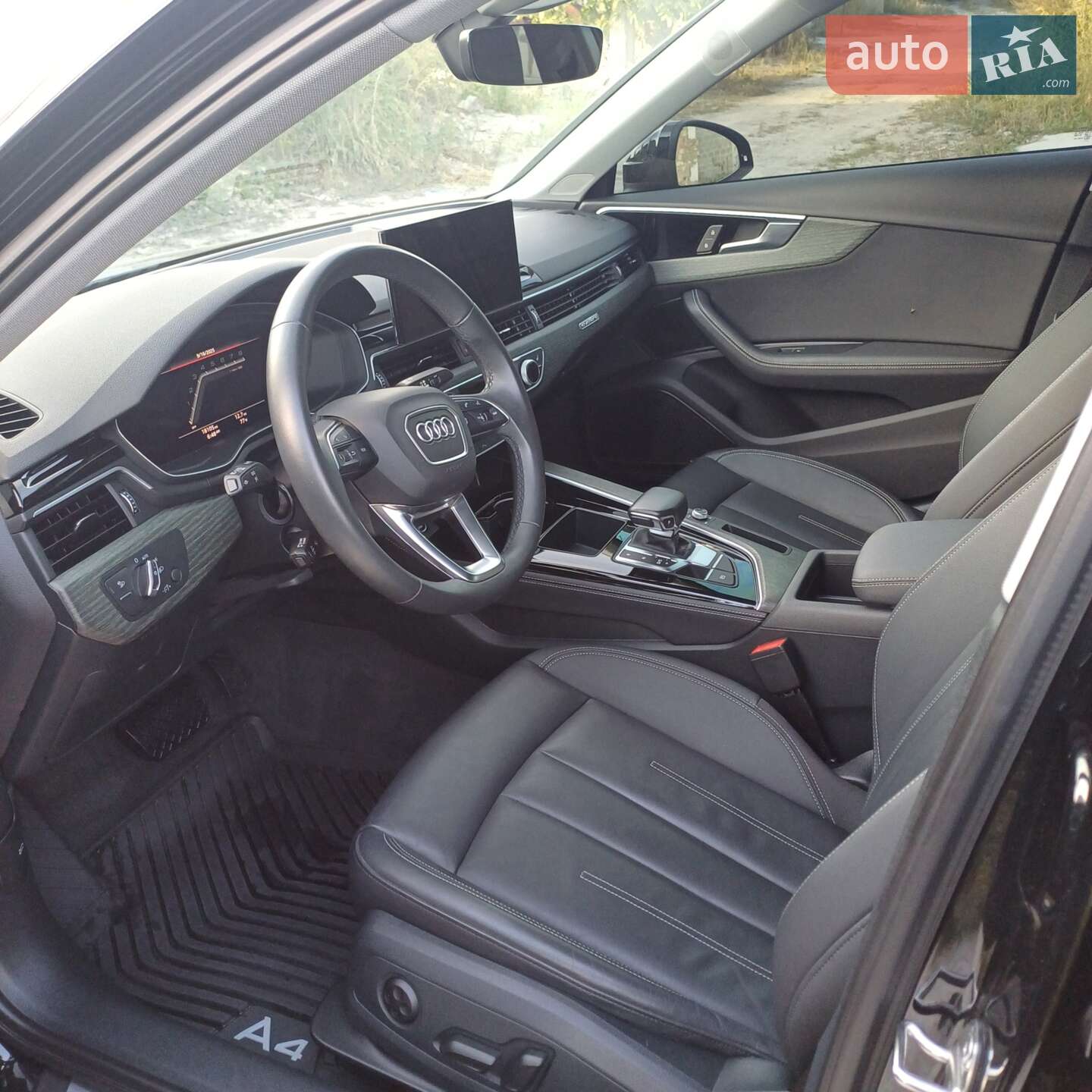 Audi A4 2022 VIN WAUBBAF47PN001434 фото оголошення 2 з 15