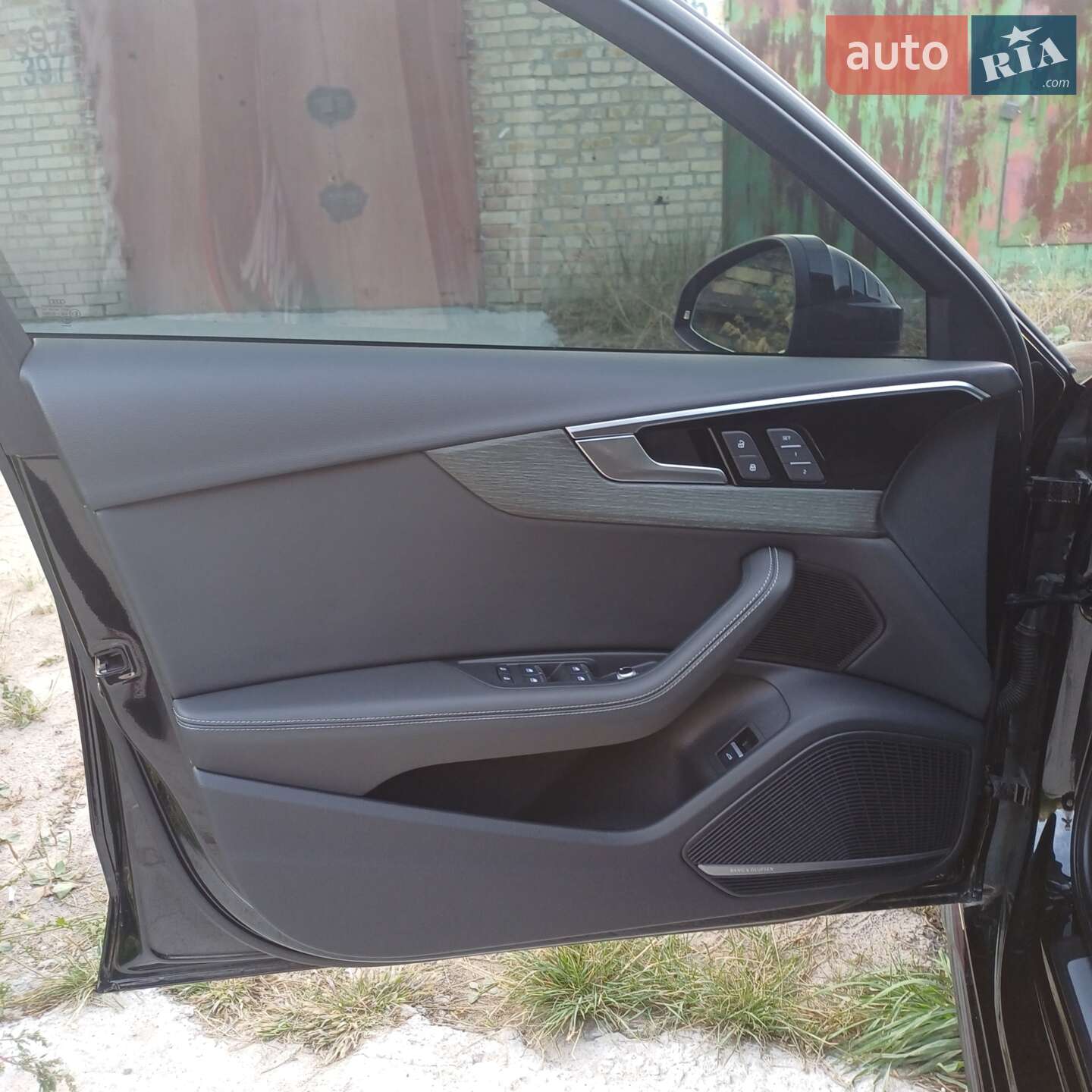 Audi A4 2022 VIN WAUBBAF47PN001434 фото оголошення 4 з 15