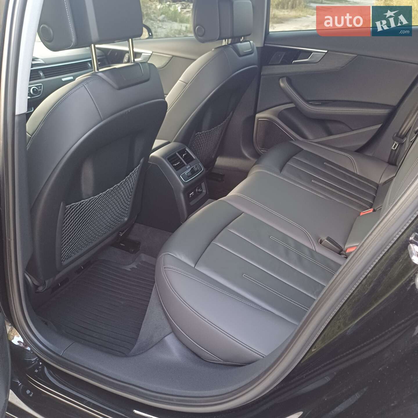 Audi A4 2022 VIN WAUBBAF47PN001434 фото оголошення 5 з 15
