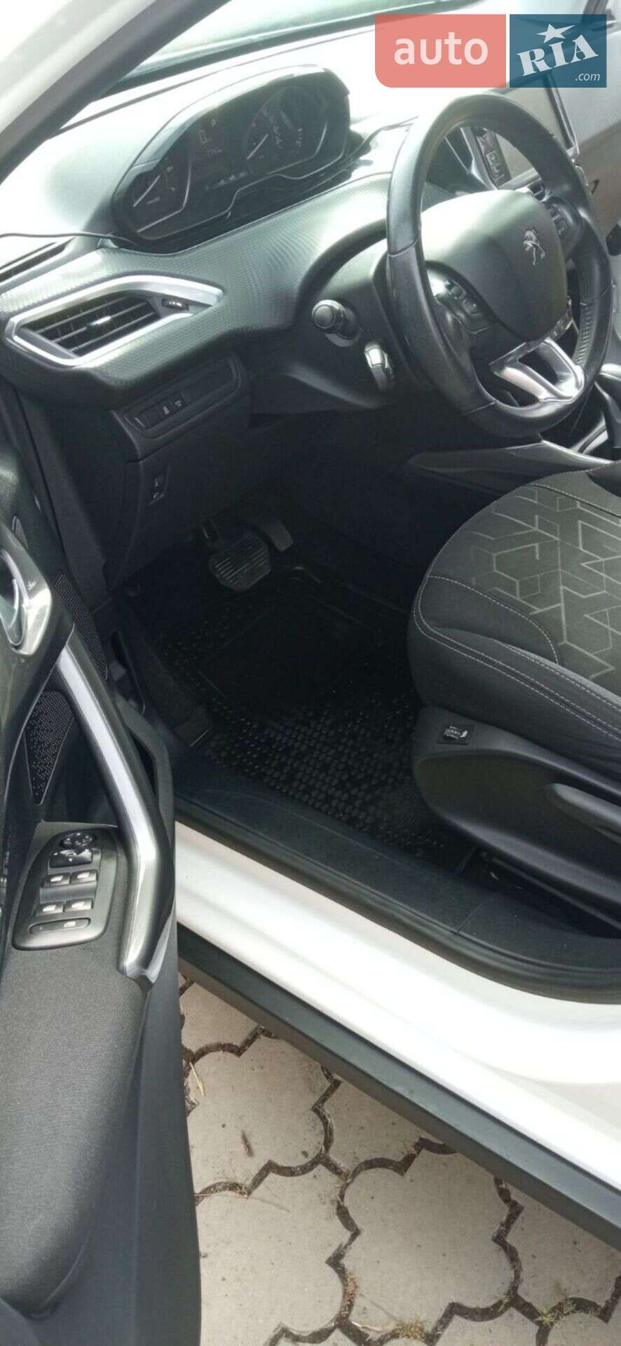 Peugeot 2008 2017 VIN VF3CUHNVTHY067741 фото оголошення 5 з 38
