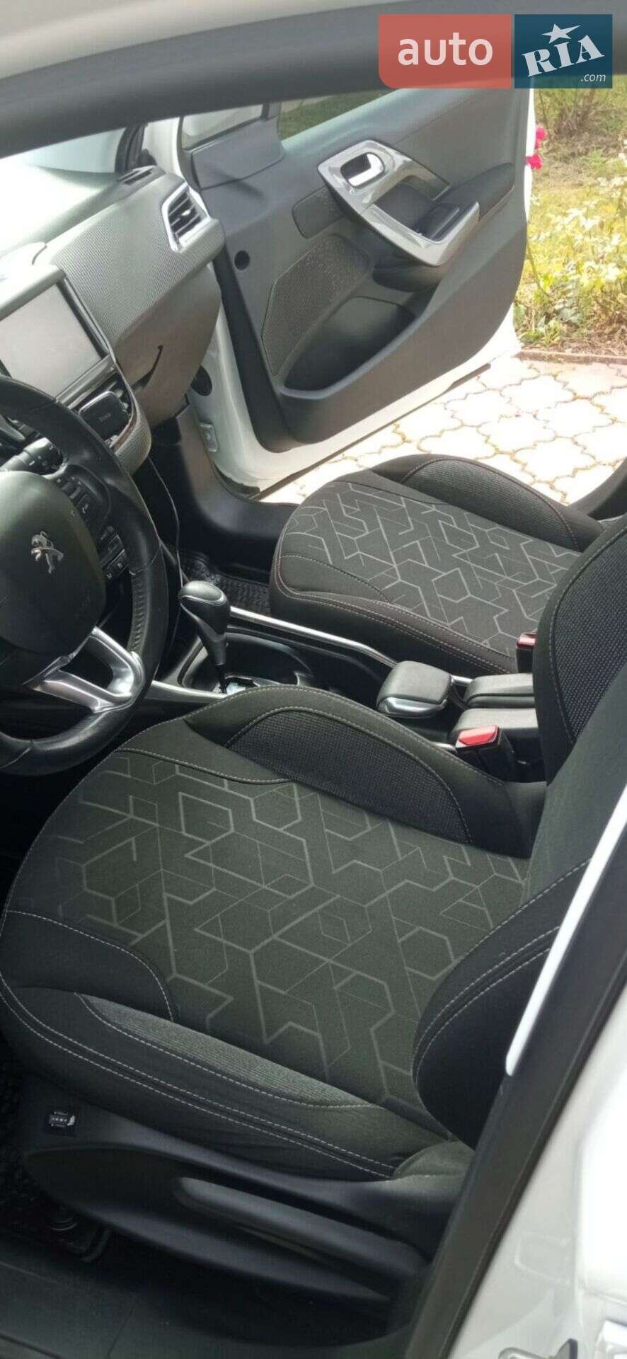 Peugeot 2008 2017 VIN VF3CUHNVTHY067741 фото оголошення 13 з 38