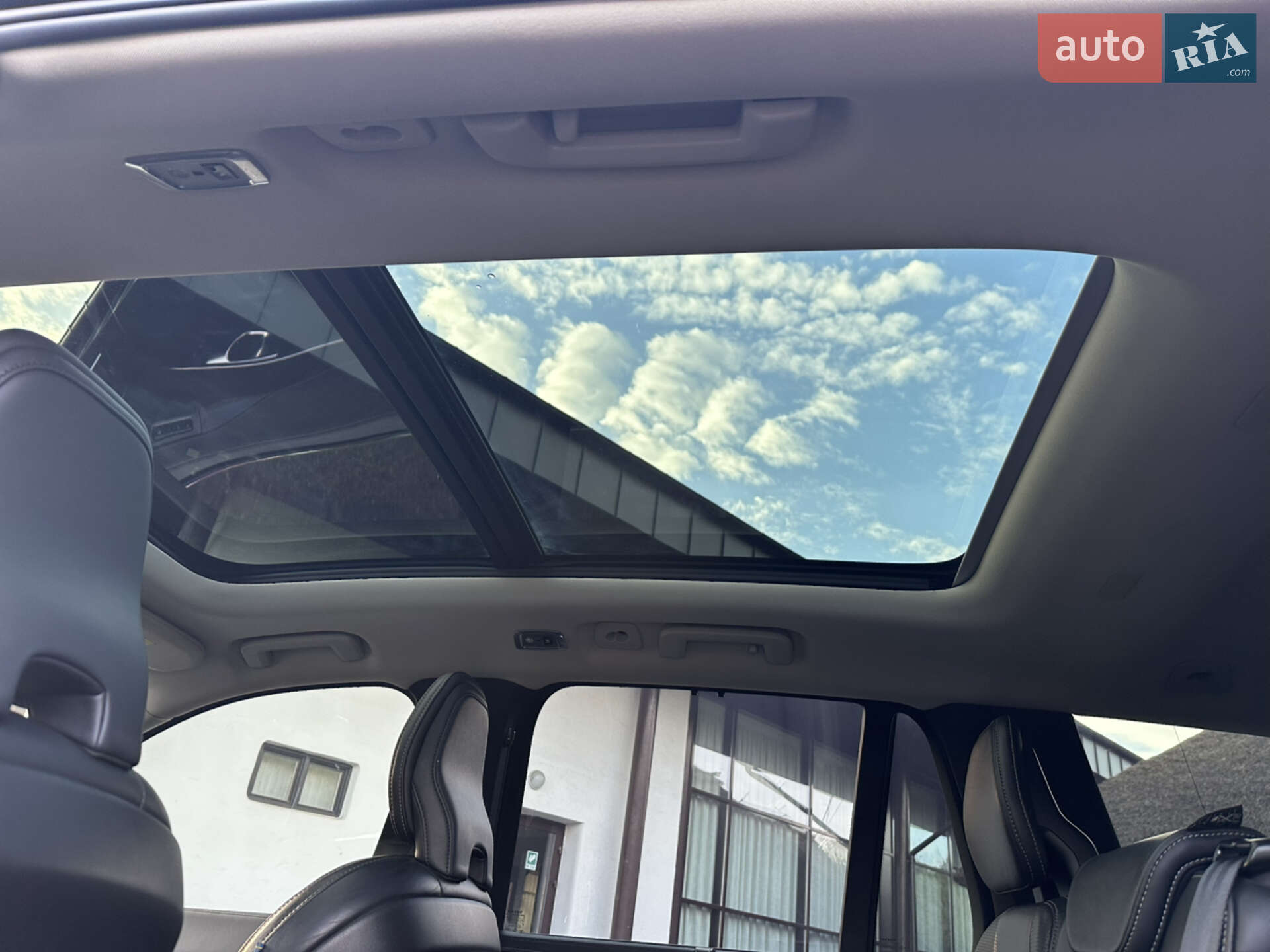 Volvo Xc90 2018 VIN YV1LC68UCK1463815 фото оголошення 18 з 39