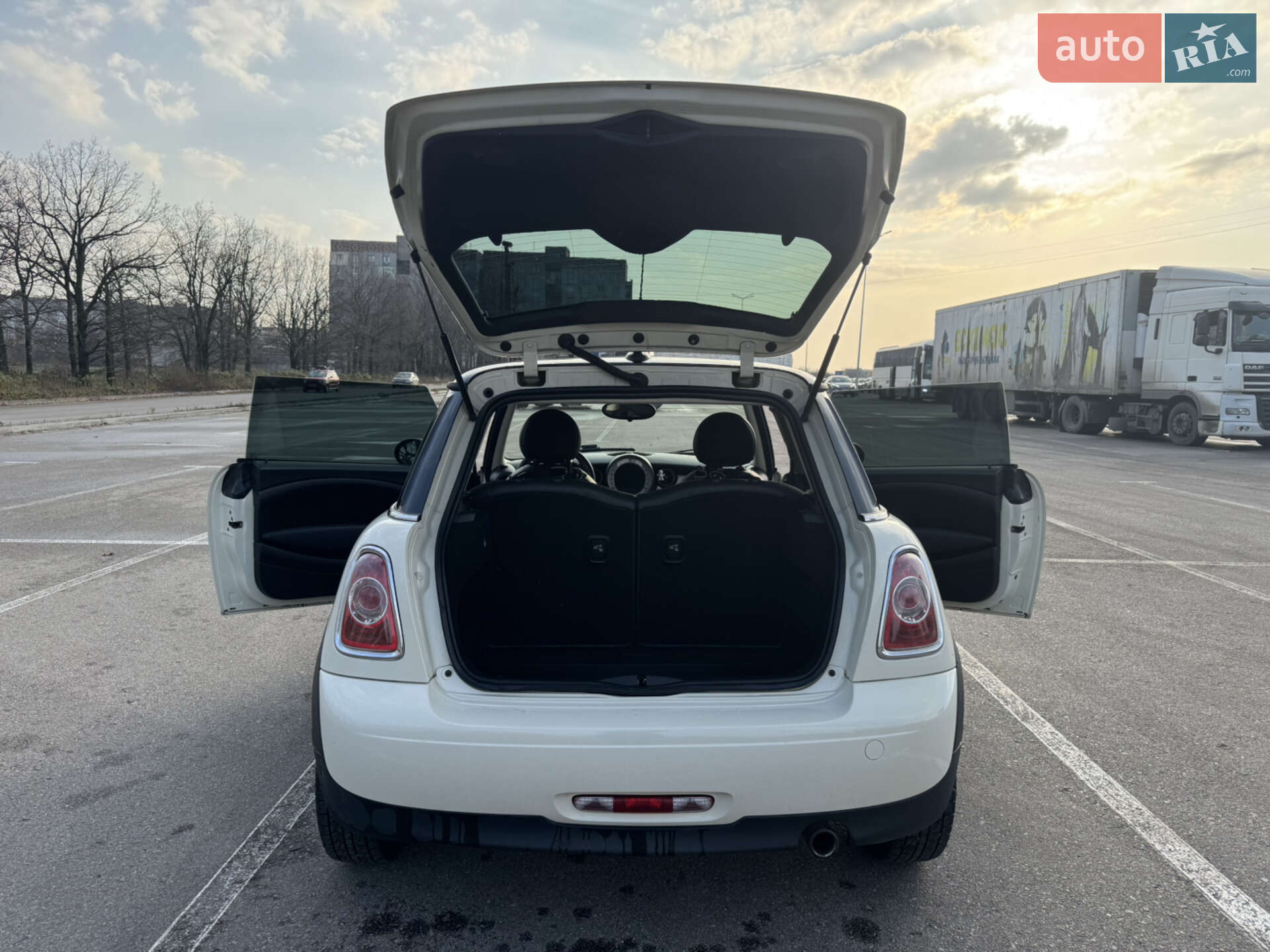 Mini Cooper 2012 VIN WMWSU3C55DT679271 фото оголошення 8 з 15