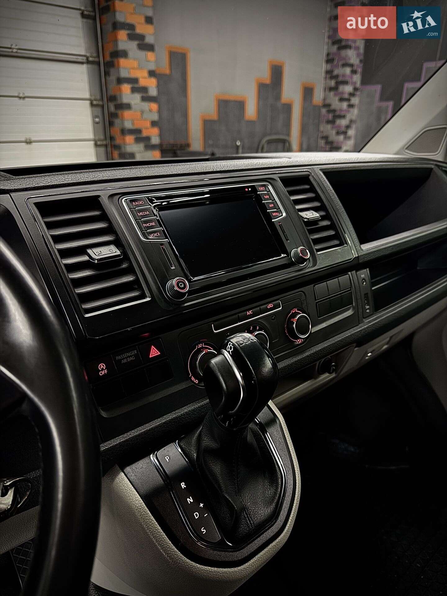 Volkswagen Transporter 2018 VIN WV1ZZZ7HZJH108528 фото оголошення 13 з 22