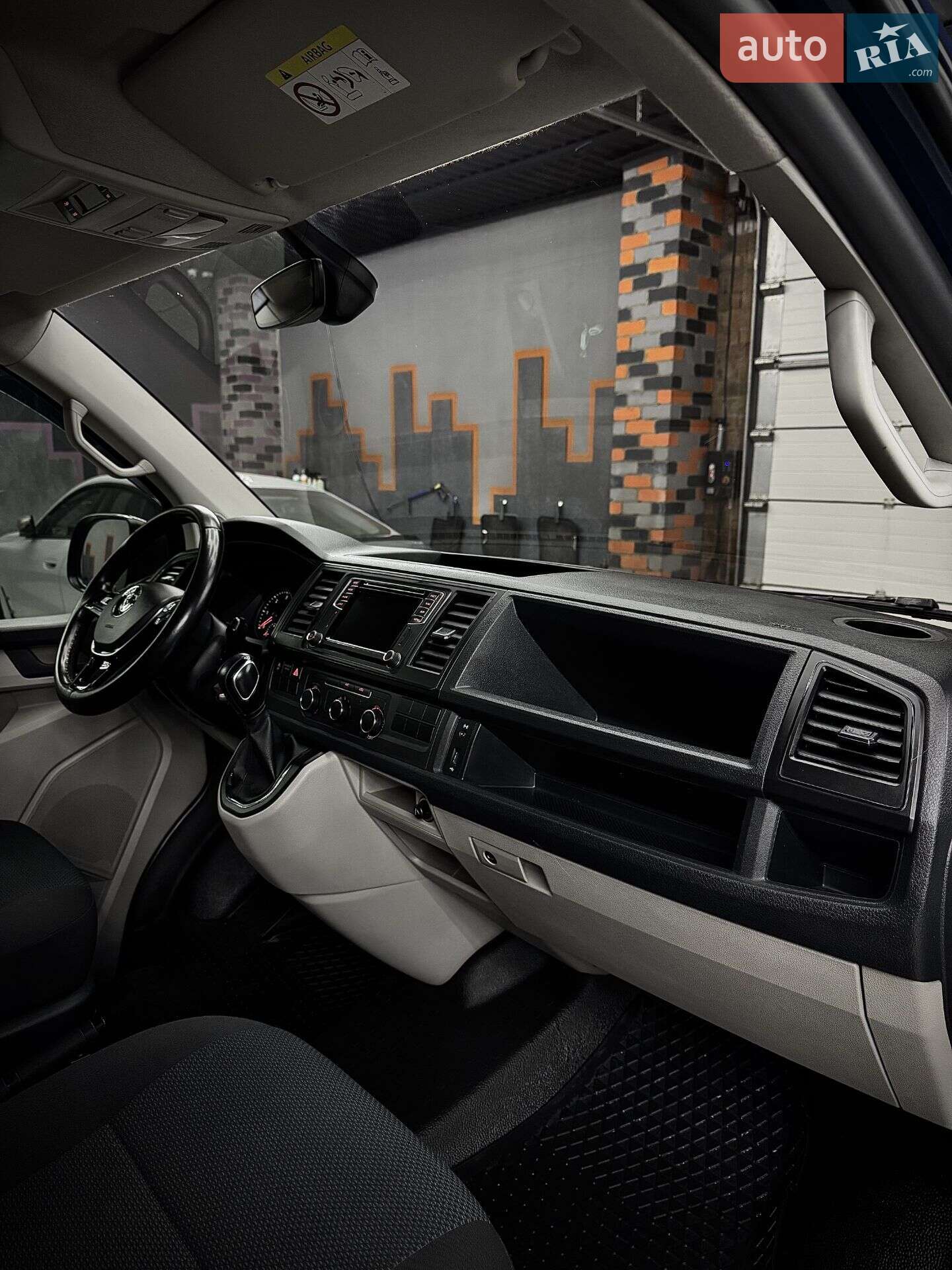 Volkswagen Transporter 2018 VIN WV1ZZZ7HZJH108528 фото оголошення 16 з 22
