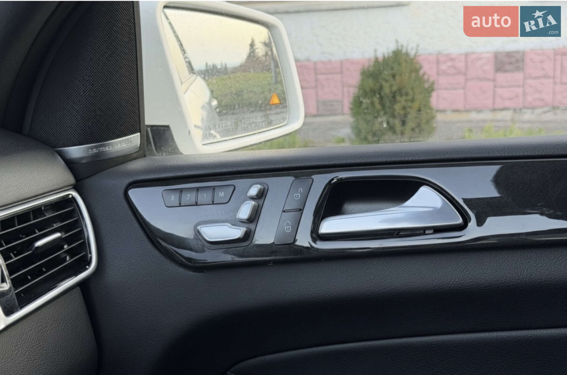 Mercedes-Benz GLE-Class 2016 VIN 4JGDA2EB8GA734549 фото оголошення 8 з 17