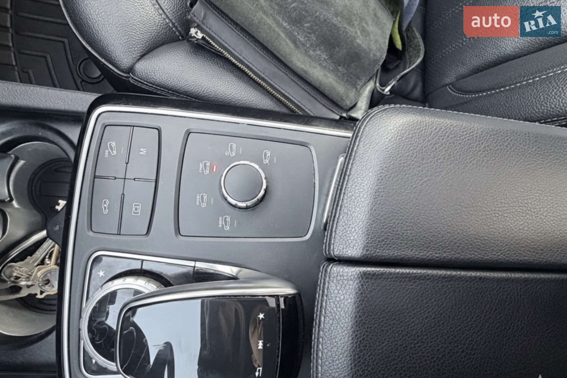 Mercedes-Benz GLE-Class 2016 VIN 4JGDA2EB8GA734549 фото оголошення 9 з 17